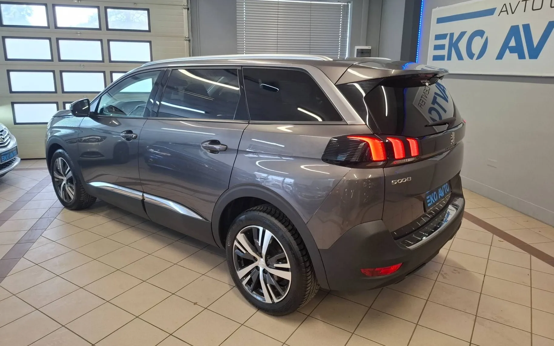 Zunanja slika - Peugeot 5008 - 1.5 BLUEHDI SAMO59000KM-SLO-1LASTNIK-7SEDEŽEV- - 2