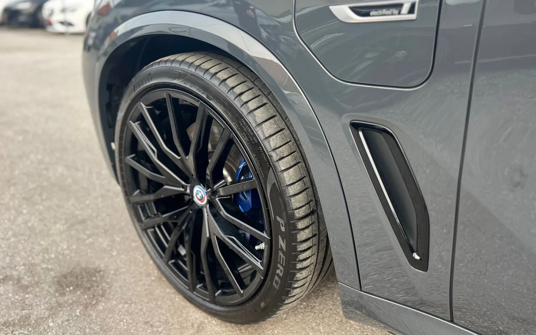 Zunanja slika - BMW X5 - serija : xDrive45e M SPORT LASER ACC PANO HEADuP ALU22 - 10