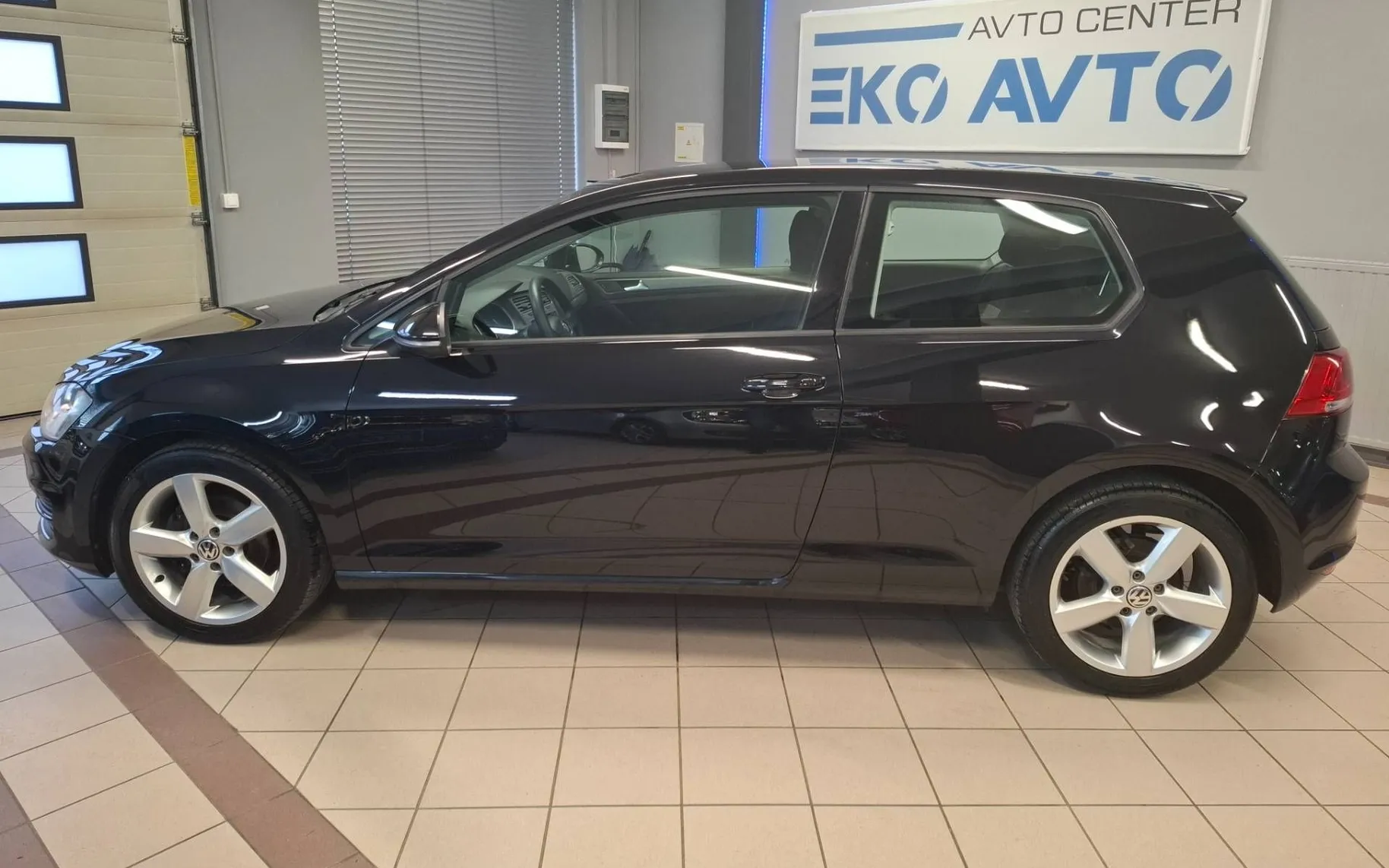 Notranja slika - Volkswagen Golf - 1.6 TDI KREDIT BREZ POLOGA-1LASTNIK-KOT NOV... - 8