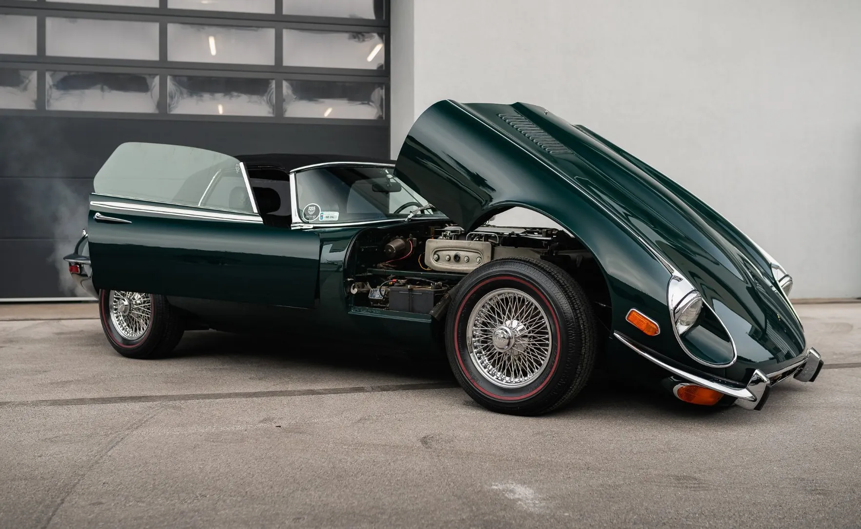 Zunanja slika - Jaguar E-Type - V12 Roadster - najlepši avto kadarkoli narejen - 11