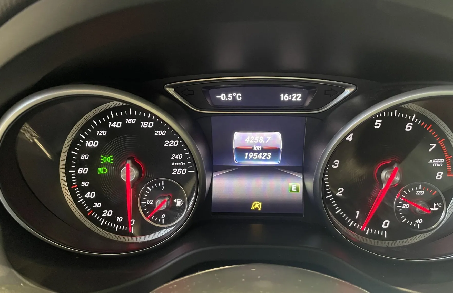 Zunanja slika - Mercedes-Benz CLA-Razred - CLA-180-AMG LINE-TEMPOMAT-KAMERA-2XPDC-ALU-LED - 12