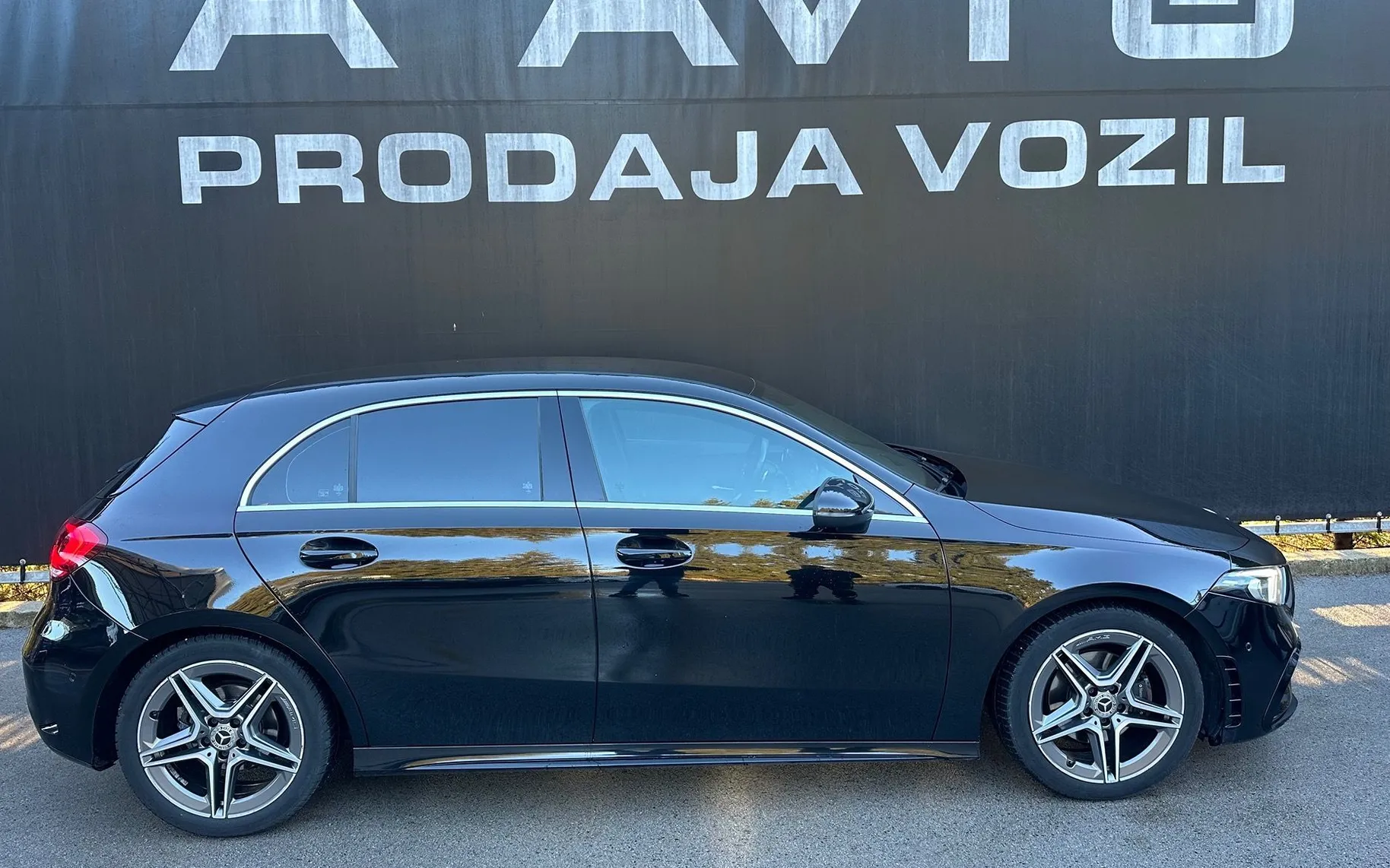Zunanja slika - Mercedes-Benz A-Razred - A 180d 7G-DCT-AMG-KAMERA-NAVI-WIDESCREEN-LED-18COL - 3