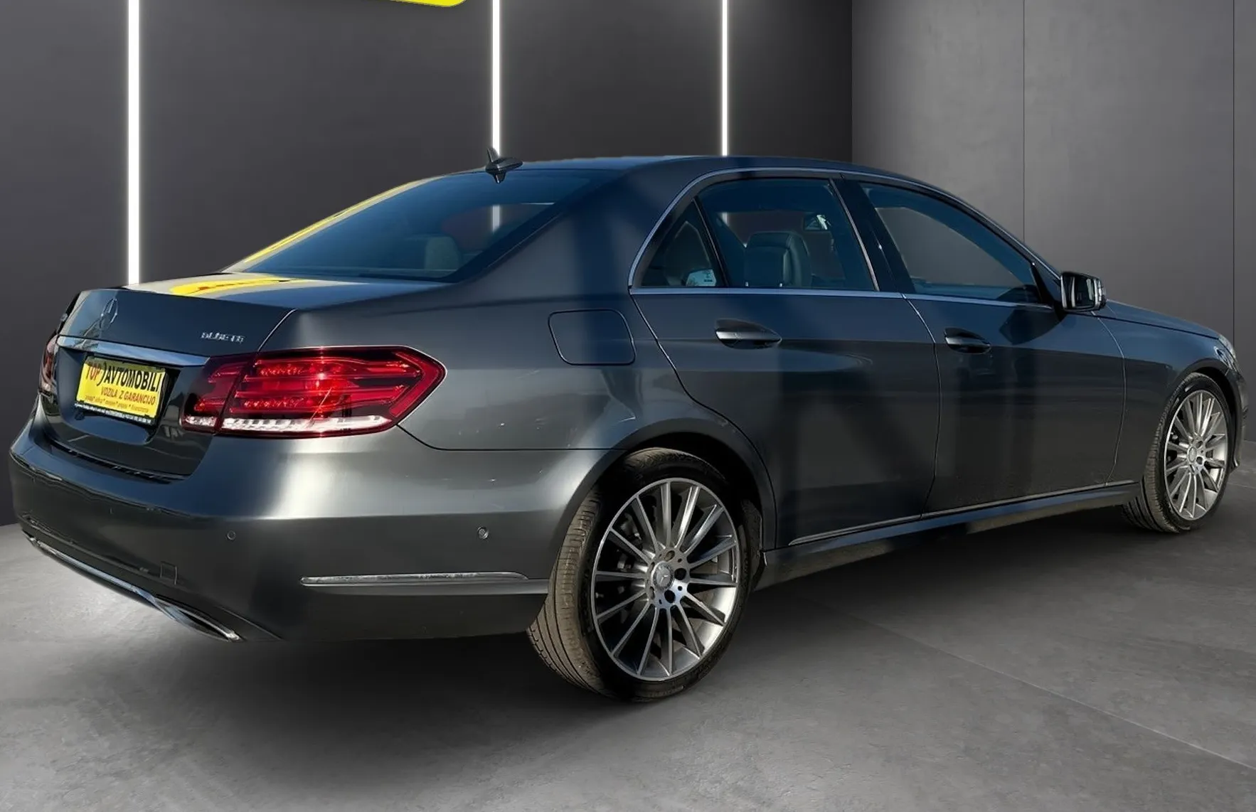 Zunanja slika - Mercedes-Benz E-Razred - 220 ELEGANCE XENON NAVI PDC KAMERA GRETJE SEDEŽEV - 8