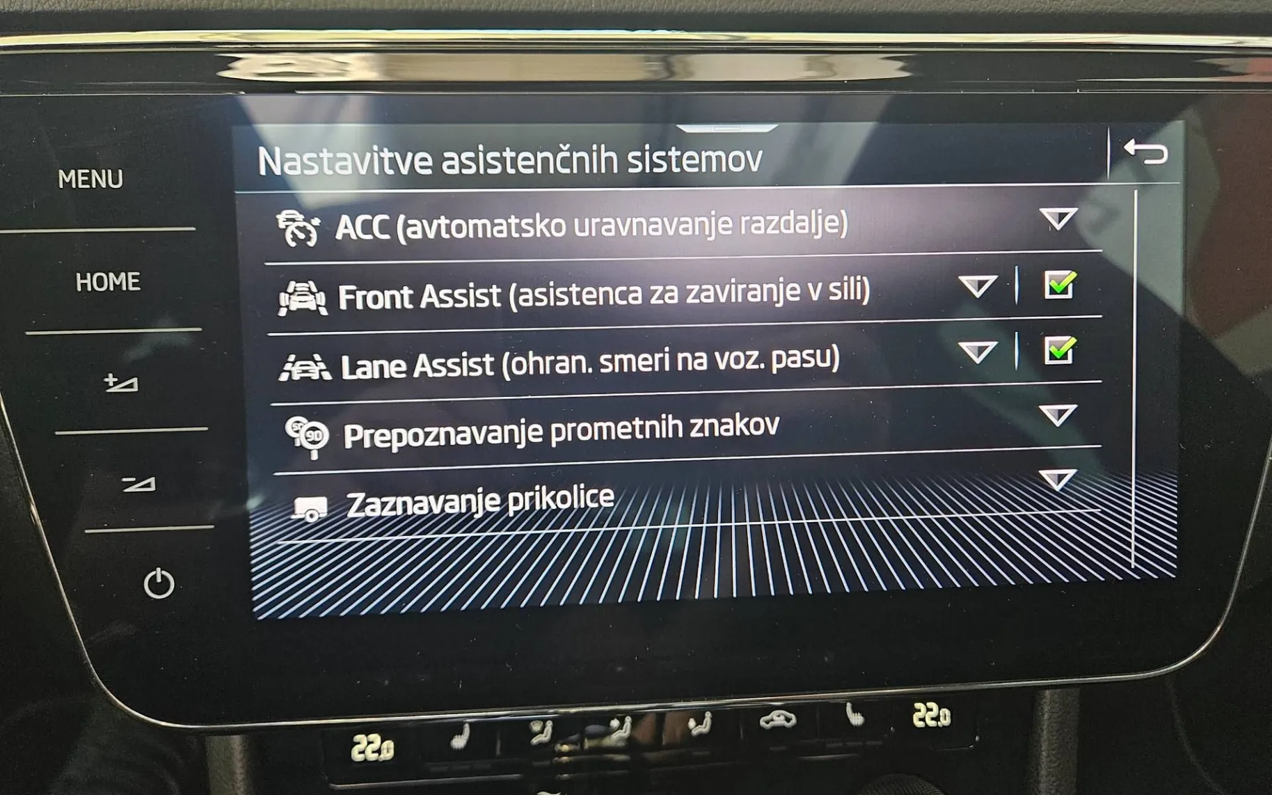 Notranja slika - Škoda Superb - 2.0 TDI Sportline Combi DSG 147 kW - 9