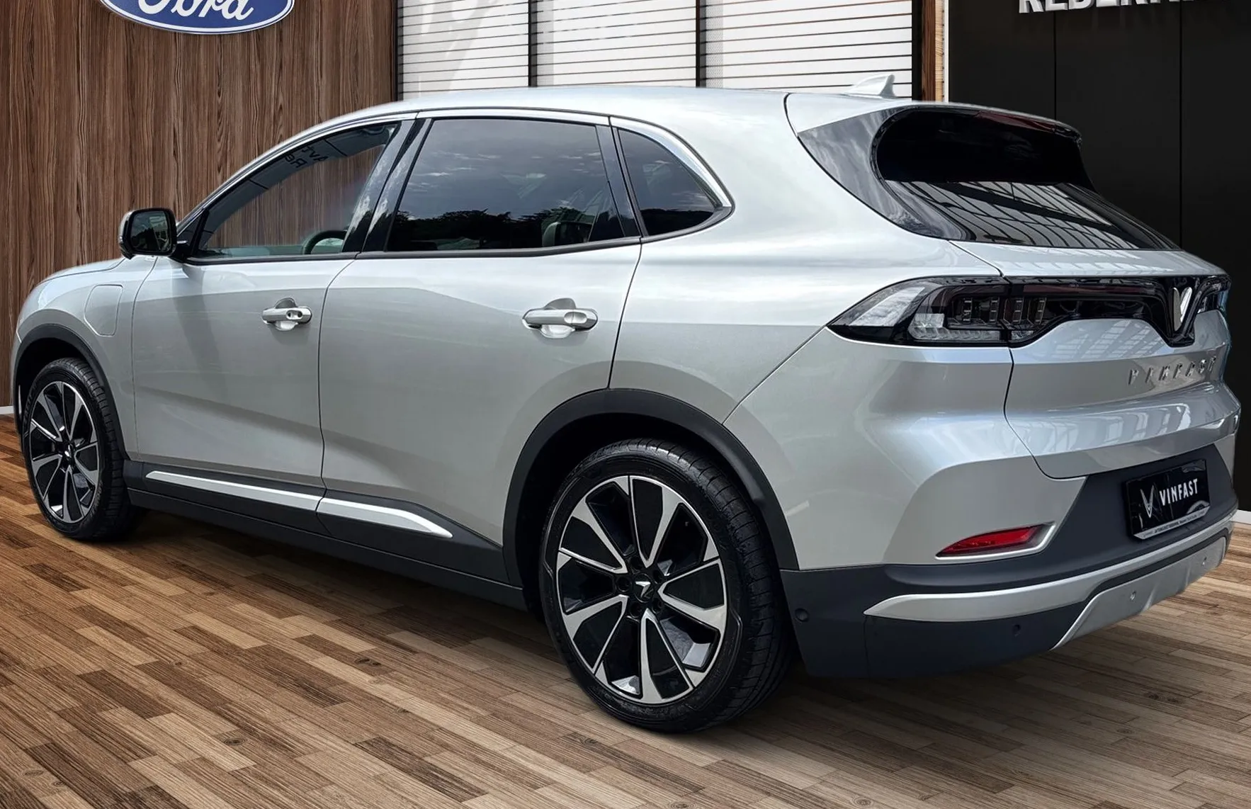 Zunanja slika - Vinfast VF8 - 87.7 kWh AWD Plus408PS AWD-GRATIS POLNILNICA 22KW - 5