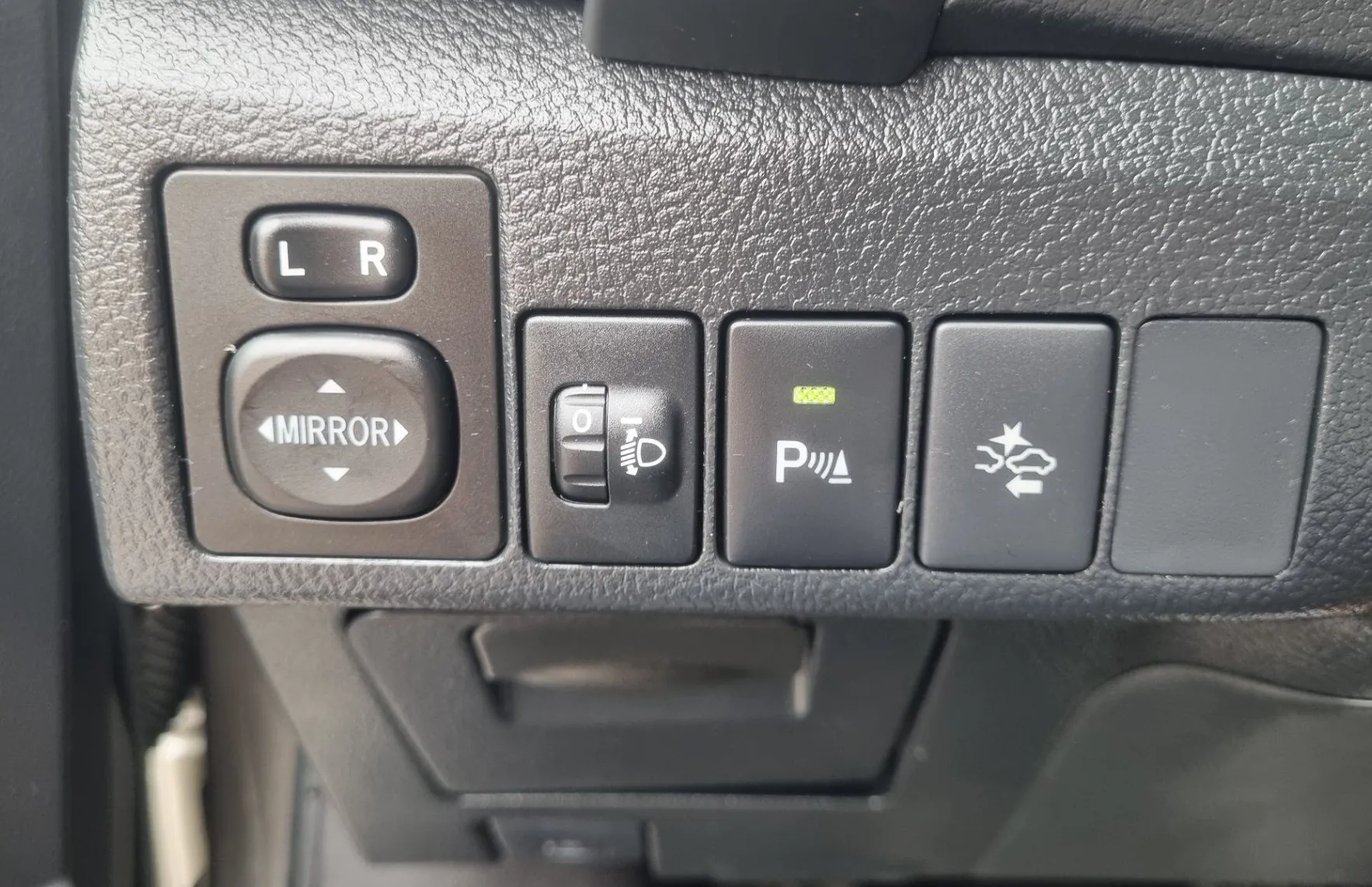 Zunanja slika - Toyota Auris - TOURING 1.8 Hybrid Avtomatik - ZNANA ZGODOVINA - 20