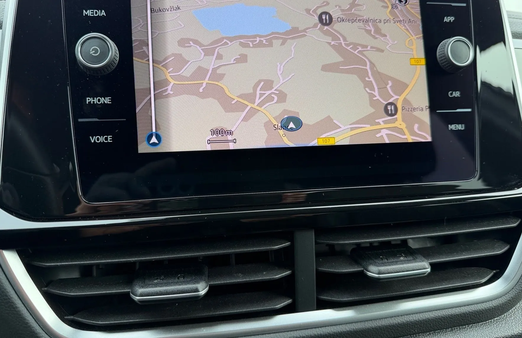 Zunanja slika - VW T-Roc - 1.0 TSI R-Line 85 KW-IQ Light-ACC-PDC-Vzvr.kamera - 17