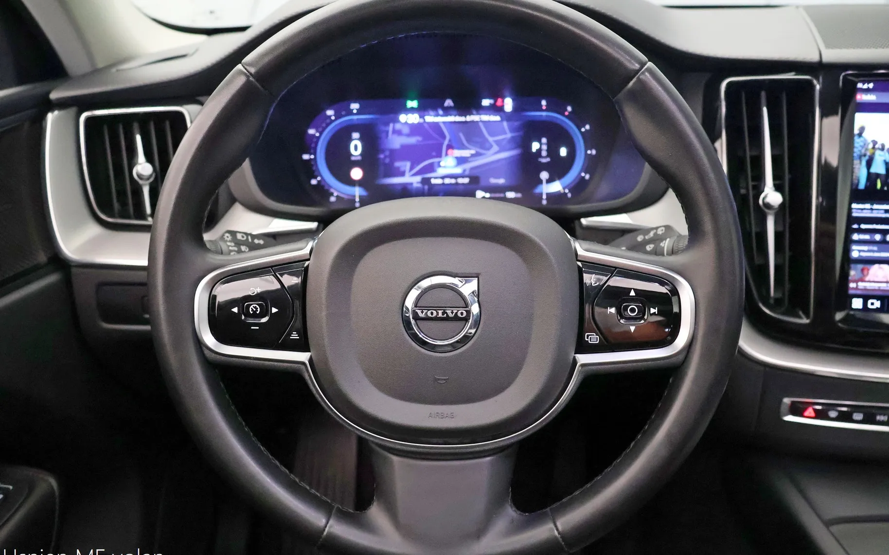 Zunanja slika - Volvo XC60 - B4D AWD Geartronic R-Design DARK Plus 197KM - 8