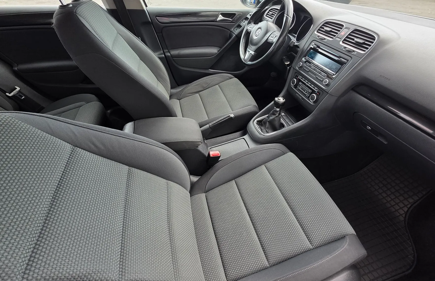Zunanja slika - Volkswagen Golf - COMFORTLINE 1.6 TDI KLIMA-PDC-2.LASTNIK-SLOVENSKI - 11