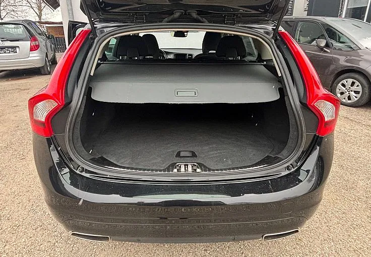 Zunanja slika - Volvo V60 - D4 - DIGITALNI ŠTEVCI - ODLIČEN - 12