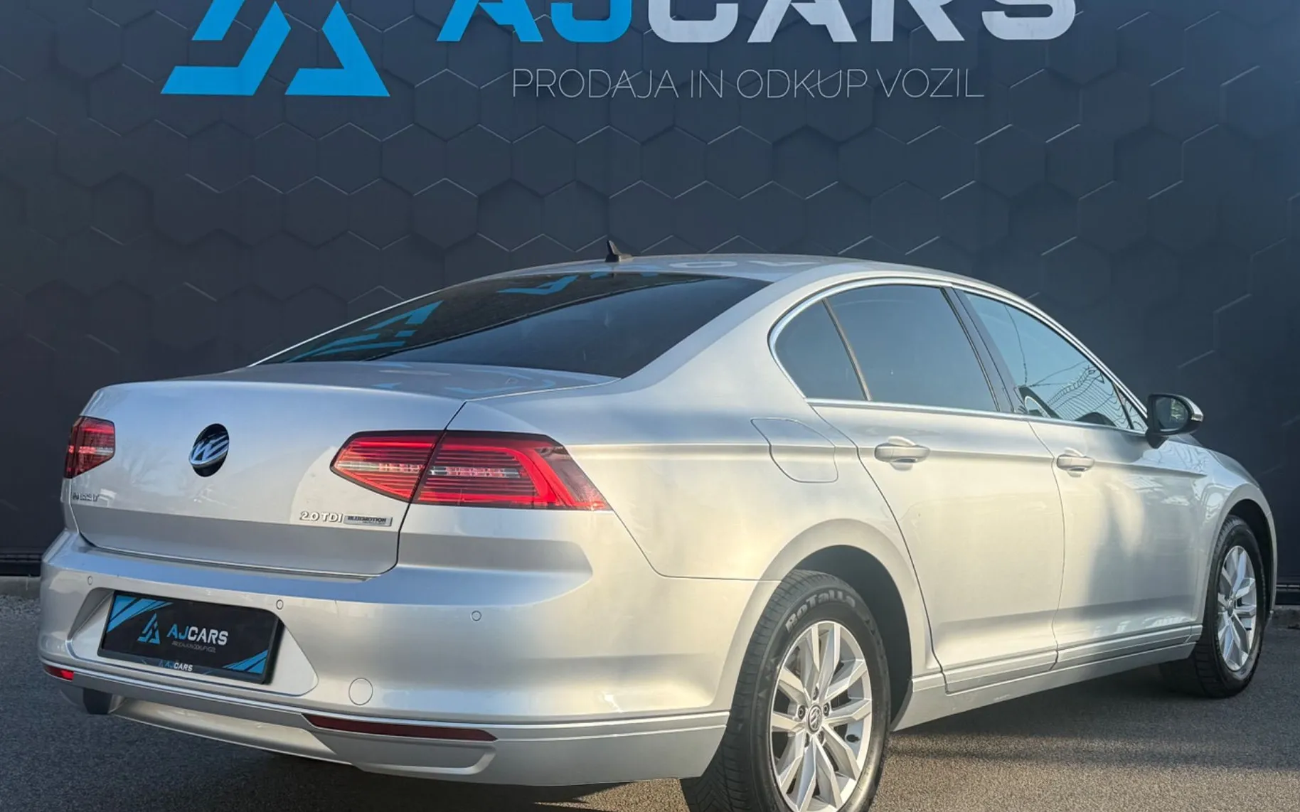 Zunanja slika - VW Passat - 2.0 TDI BMT Highline-Slovensko poreklo-Vel. serv.. - 5