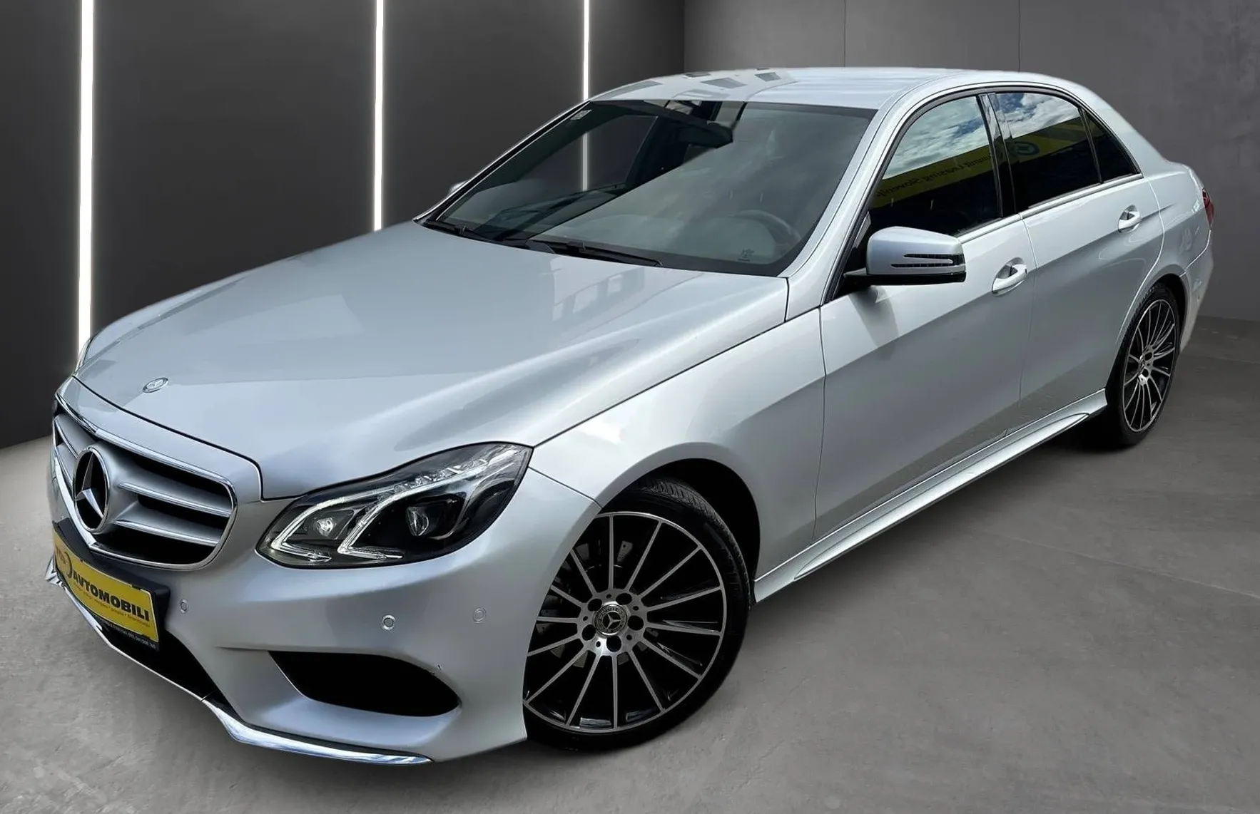 Zunanja slika - Mercedes-Benz E-Razred - 300 BLUETEC HYBRID LED NAVI PDC KAMERA TEM TOP - 2