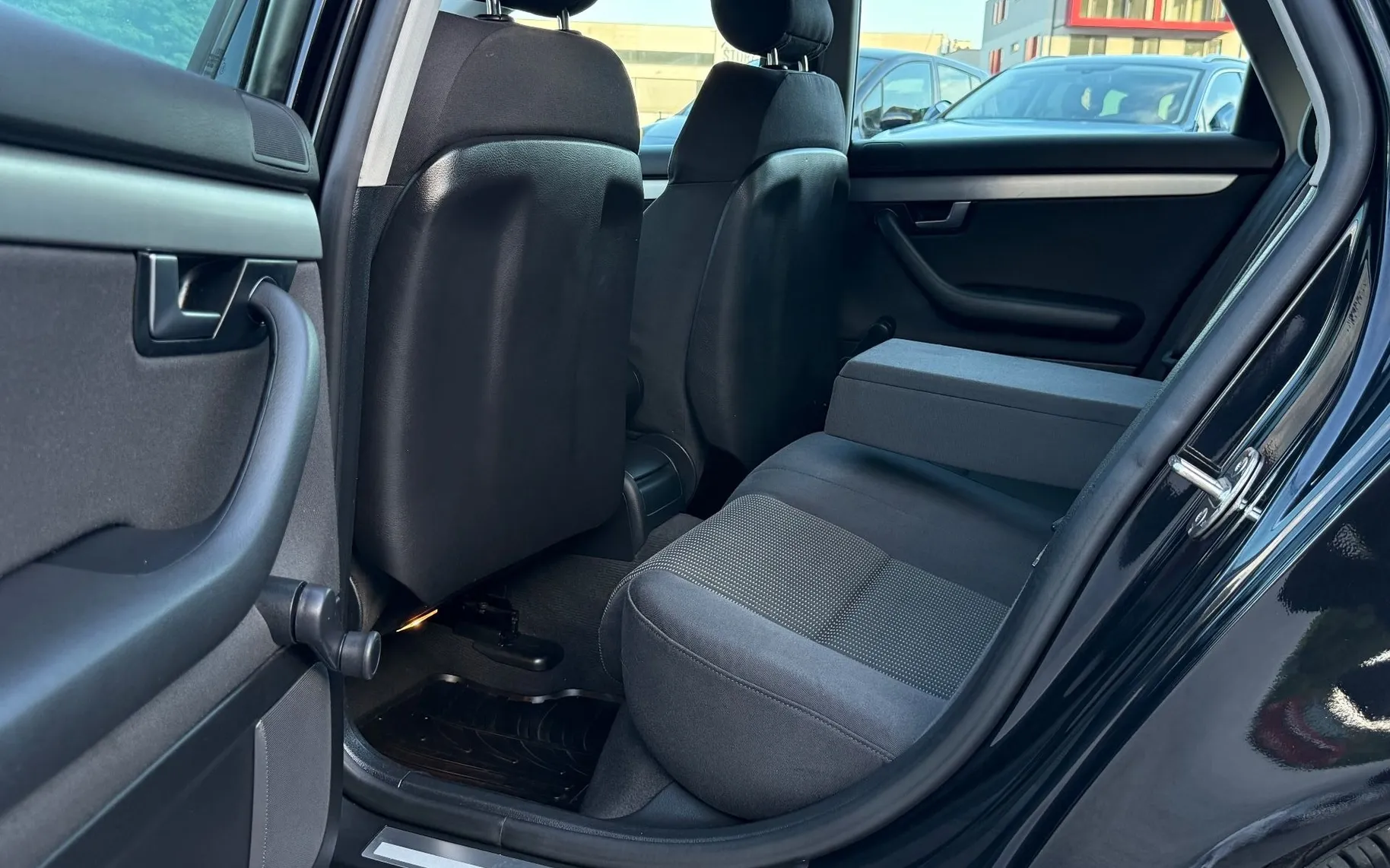 Notranja slika - Audi A4 - 1.9 TDI-LIMUZINA-2X S LINE-ODLIČEN- - 10