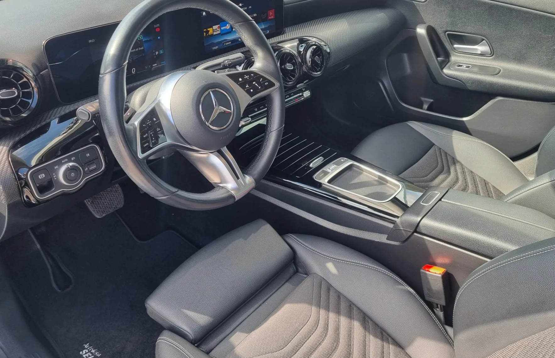 Zunanja slika - Mercedes-Benz A-Razred - A180 MHEV - AVTOMATIK-DAB-KAMERA-NAVIGACIJA - 9
