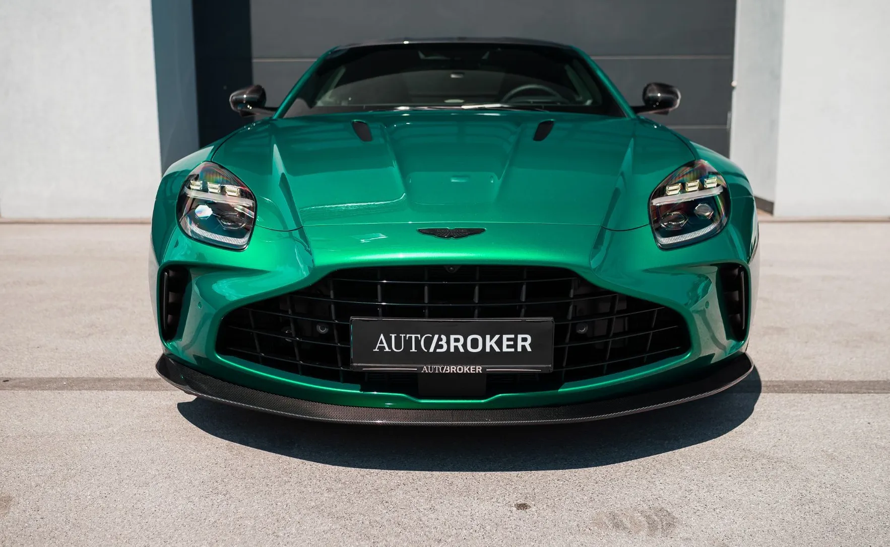 Zunanja slika - Aston Martin Vantage - PERFORMANCE PODIUM GREEN KARBON BOWERS WILKINS - 2