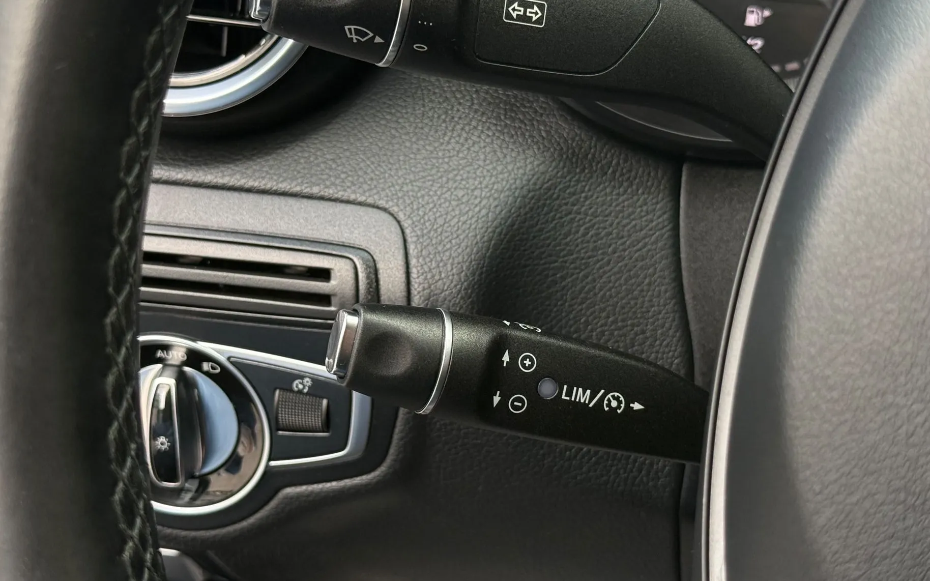 Notranja slika - Mercedes-Benz C-Razred - 220CDI-AUT-SPORT-FUL LED-LIZING ZA TUJCE-MRTVI KOT - 12