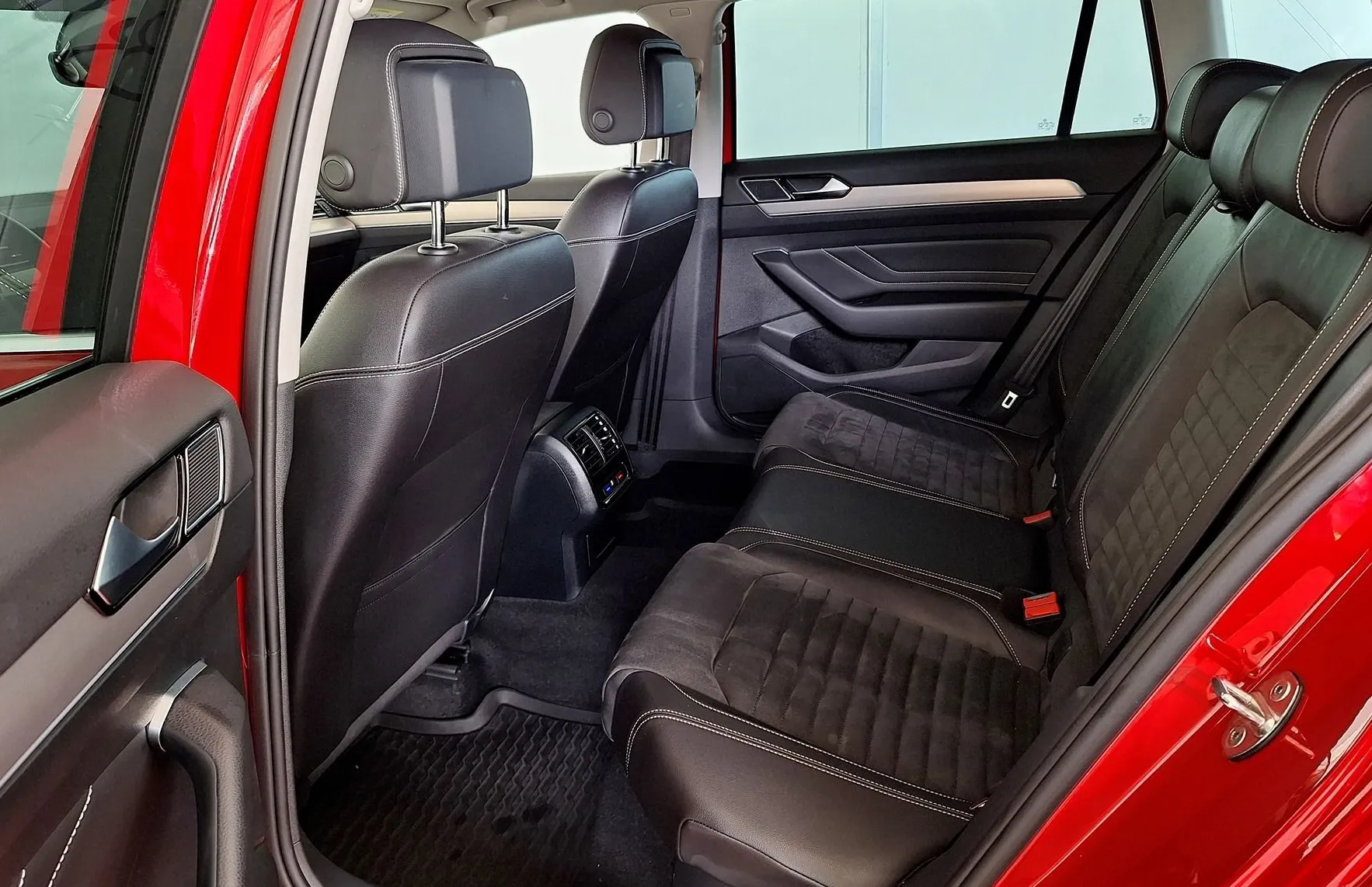 Zunanja slika - Volkswagen Passat - Variant 2.0 TDI 4Motion R-Line Avt•IQ LED•VIRTUAL•WEBAST - 14