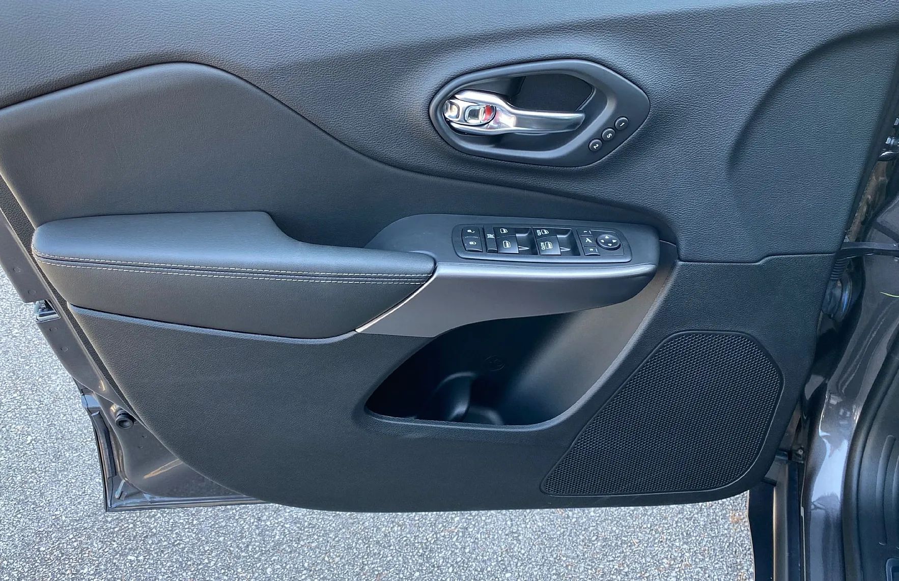 Zunanja slika - Jeep Cherokee - 2.2 MJ Limited ACC VENTsedeži  NAVI PDC KAM AKCIJA - 9