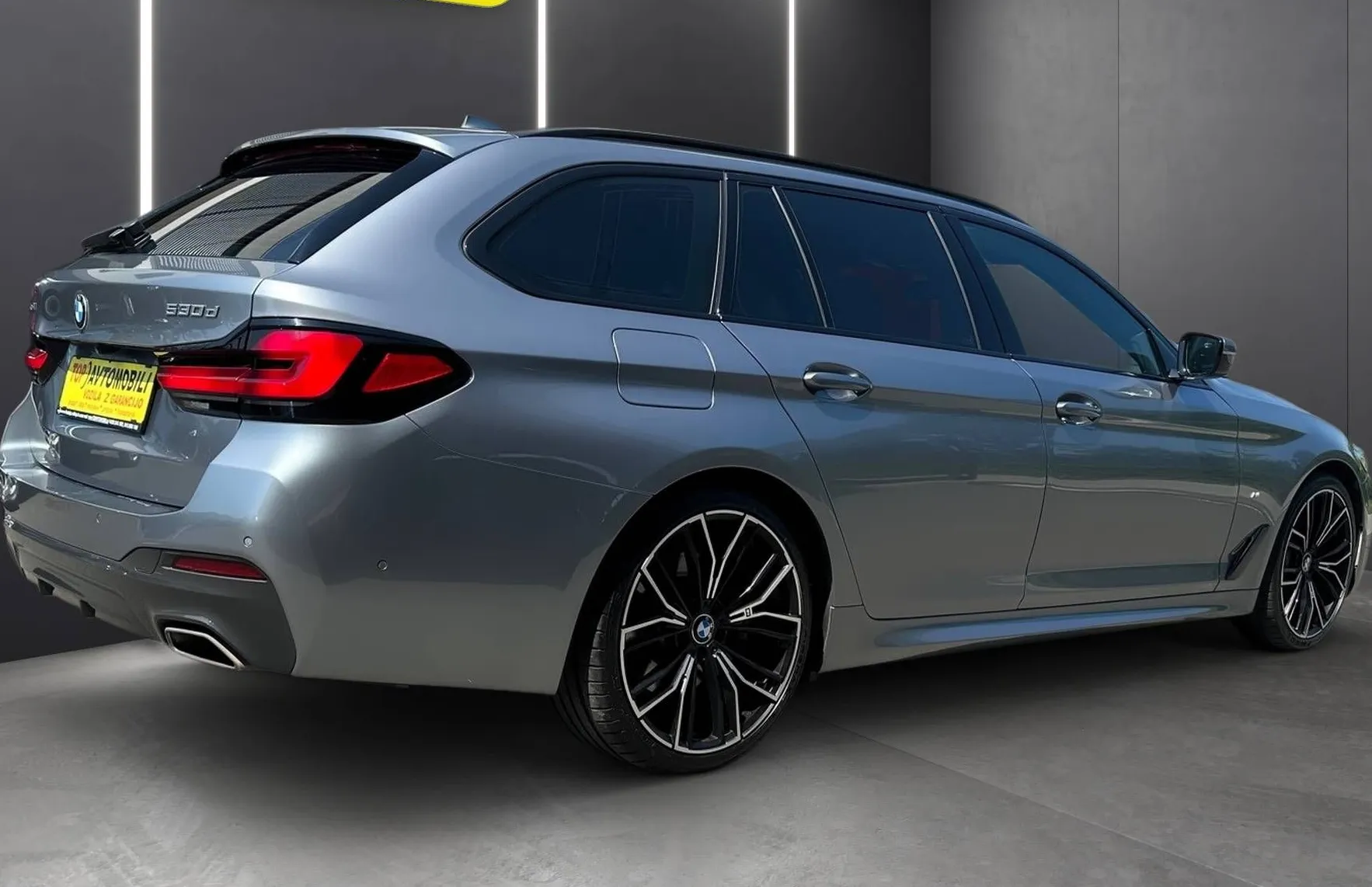 Zunanja slika - BMW Serija 5 - Touring: 530d xDrive M SPORT PAKET LED NAVI KAM VIRTUAL - 9