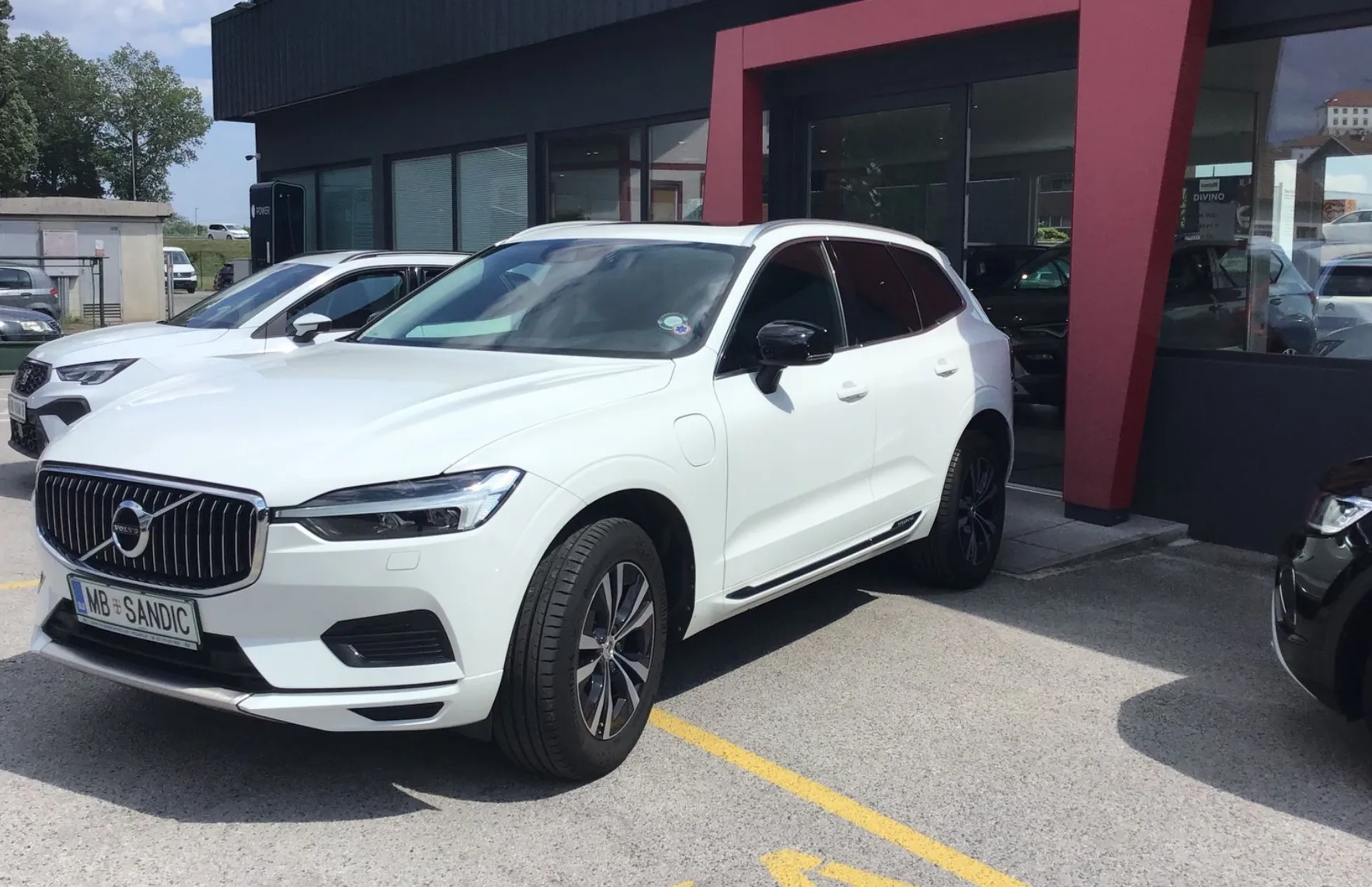 Zunanja slika - Volvo XC60 - B5P AWD Momentum Pro Avt. - 1