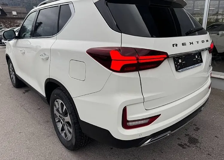 Zunanja slika - SsangYong Rexton - 2.2 XDi Limited 4WD A T 5 Seater - 3