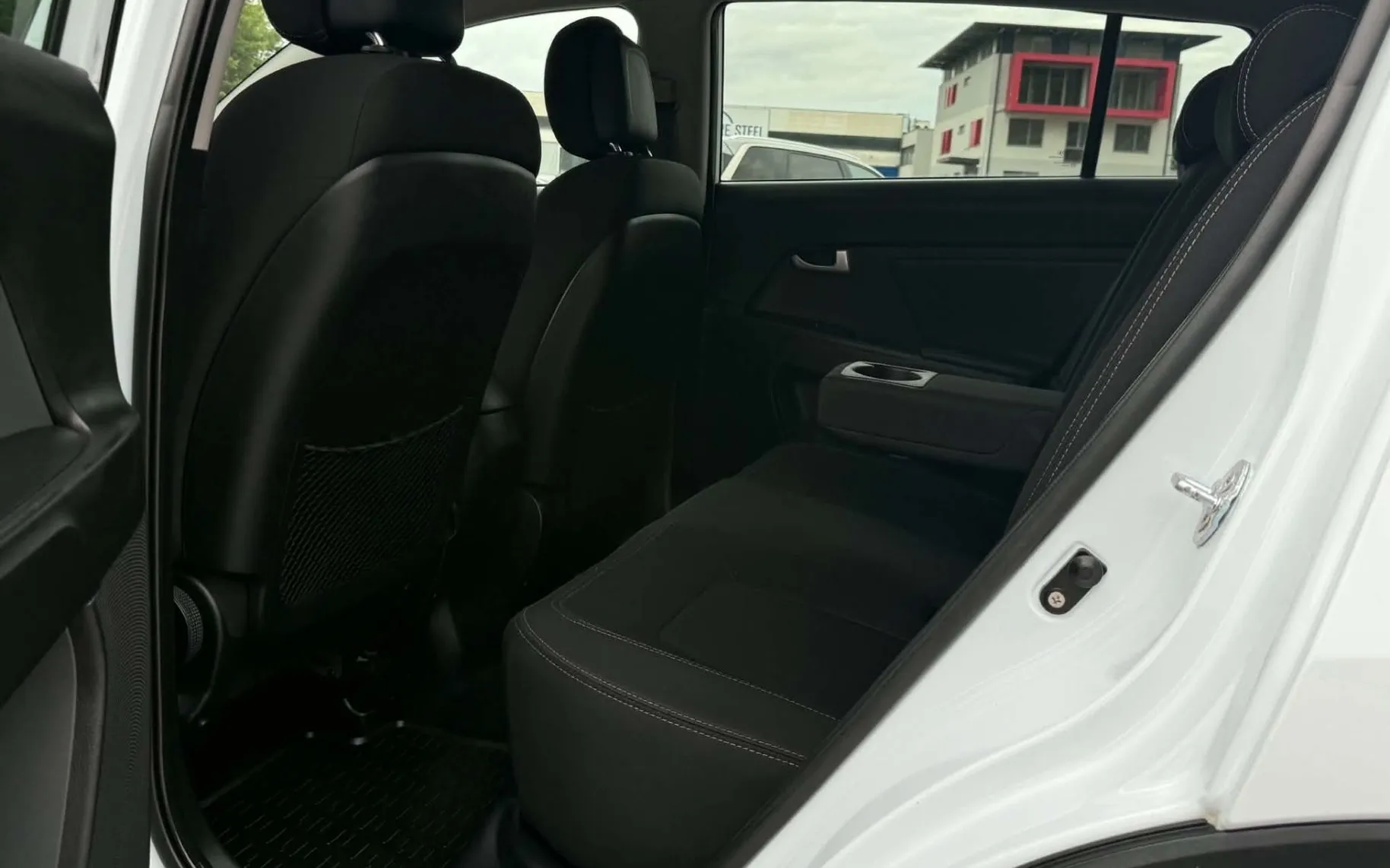 Notranja slika - KIA Sportage - 1.7 DIZEL-LIZING ZA TUJCE-TEMPOMAT-PDC- - 10