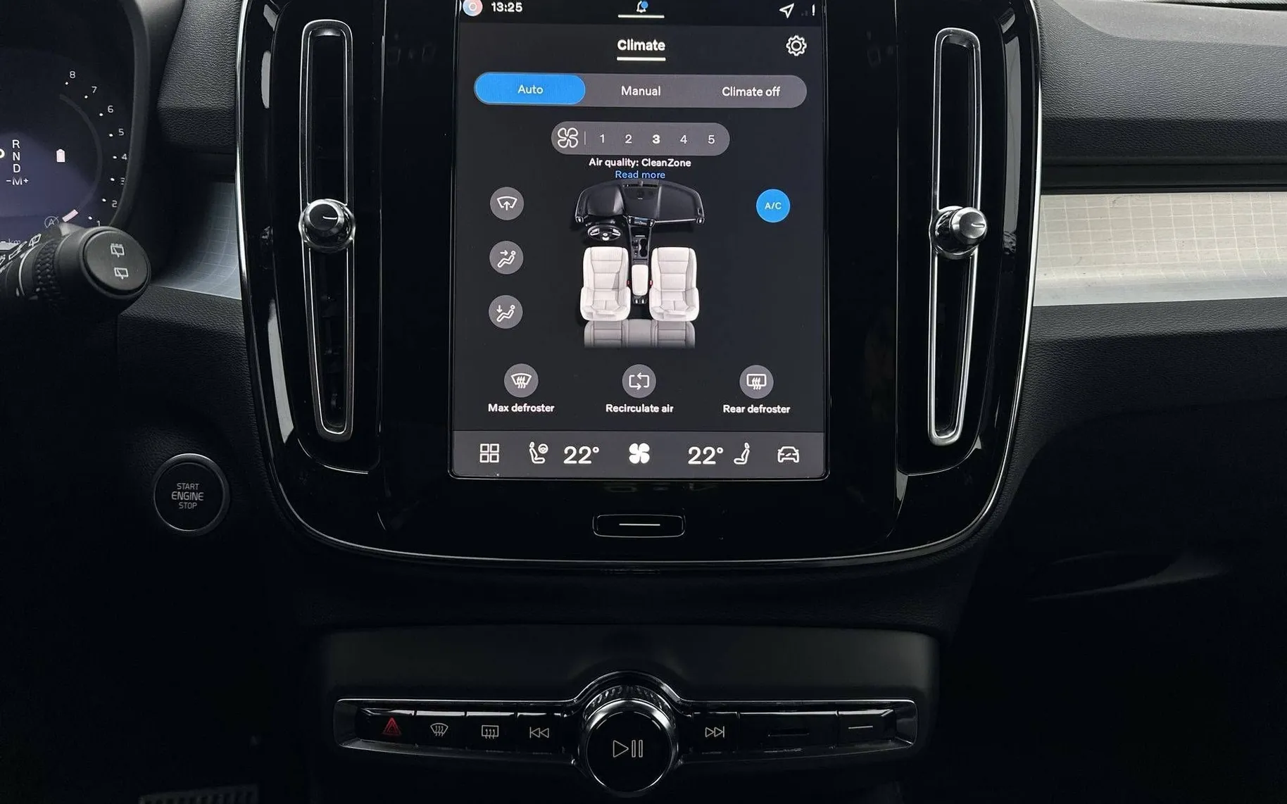 Notranja slika - Volvo XC40 - B3 P Core AT DCT 3 leta garancije + 3 servisi... - 17