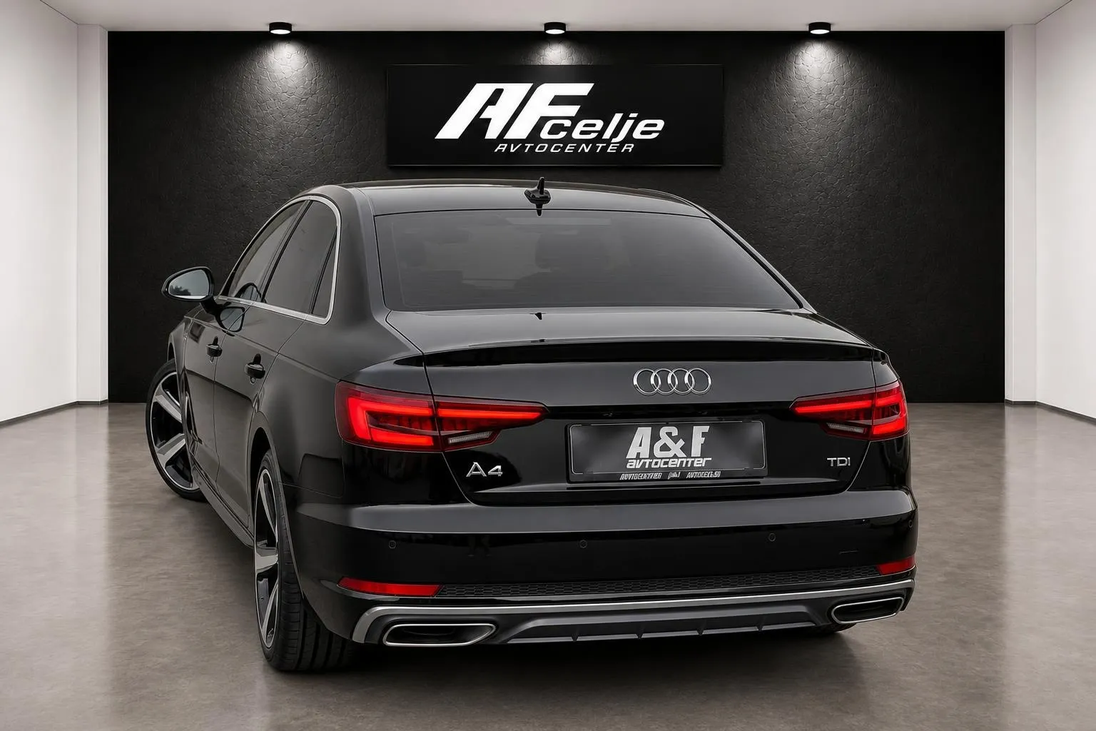 Notranja slika - Audi A4 - 2.0 TDI-AUT-S LINE-96.000km-NAVI-LIZING ZA TUJCE- - 7