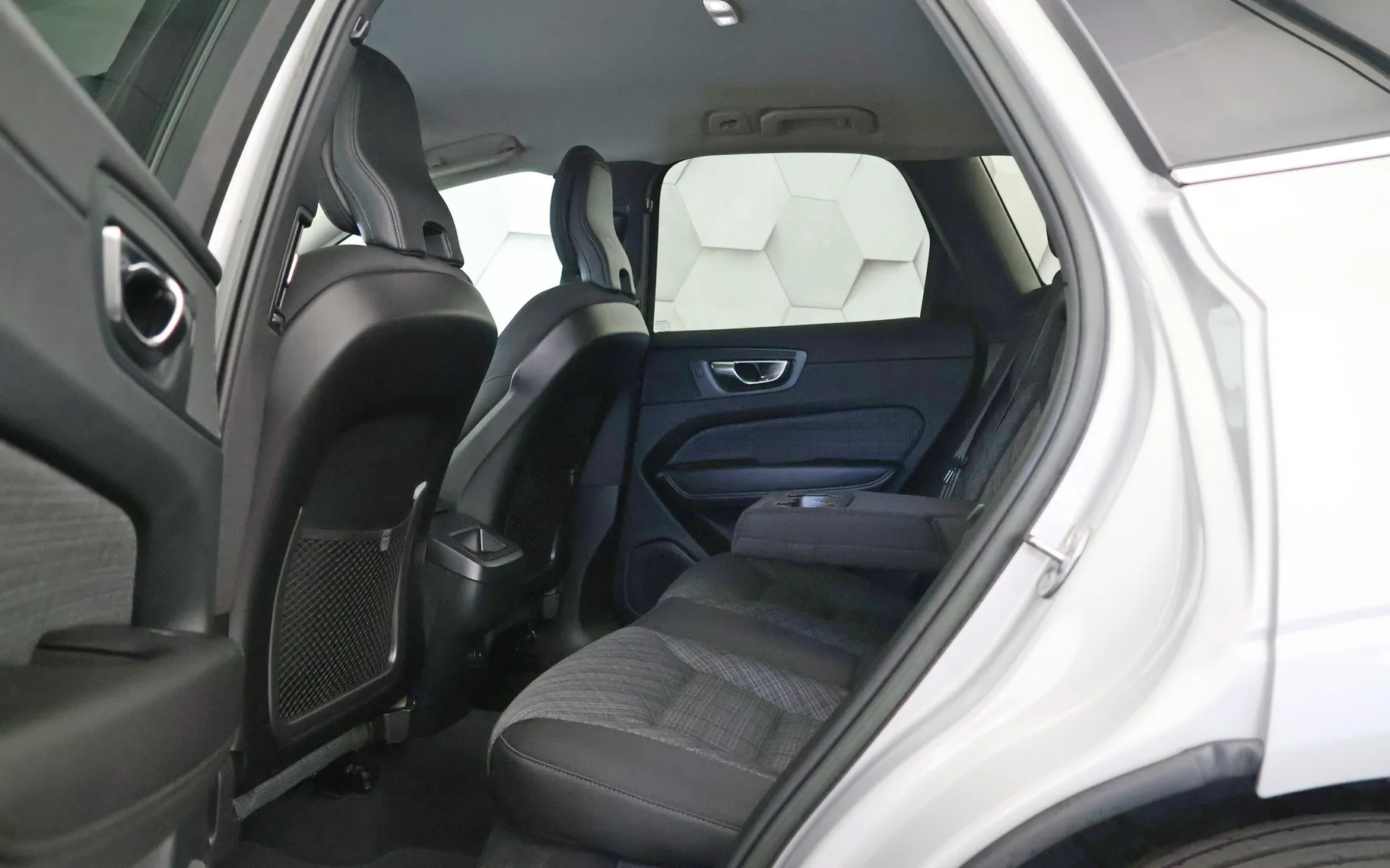 Zunanja slika - Volvo XC60 - B4D 2.0d AWD Geartronic Core 197KM - 10
