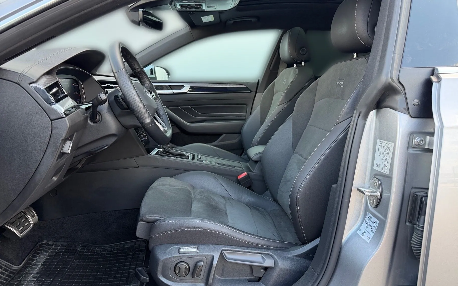 Notranja slika - Volkswagen Arteon Shooting Brake - Arteon SB 2.0 TDI BMT R-Line DSG-SLO-Panorama-DCC. - 7