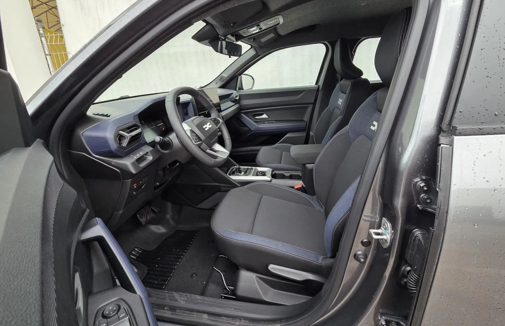 Zunanja slika - Dacia Duster - 4x4 Hybrid-G 150 Expression + Paket Zima - 9