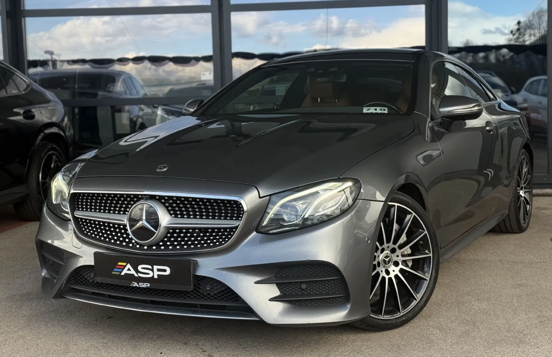 Zunanja slika - Mercedes-Benz E-Razred - E Coupe 300 AMG Line - 2
