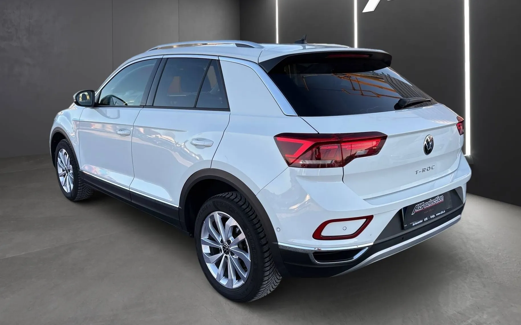 Notranja slika - Volkswagen T-Roc - 1.0 TSI Style 1.Lastnik SLO - 10