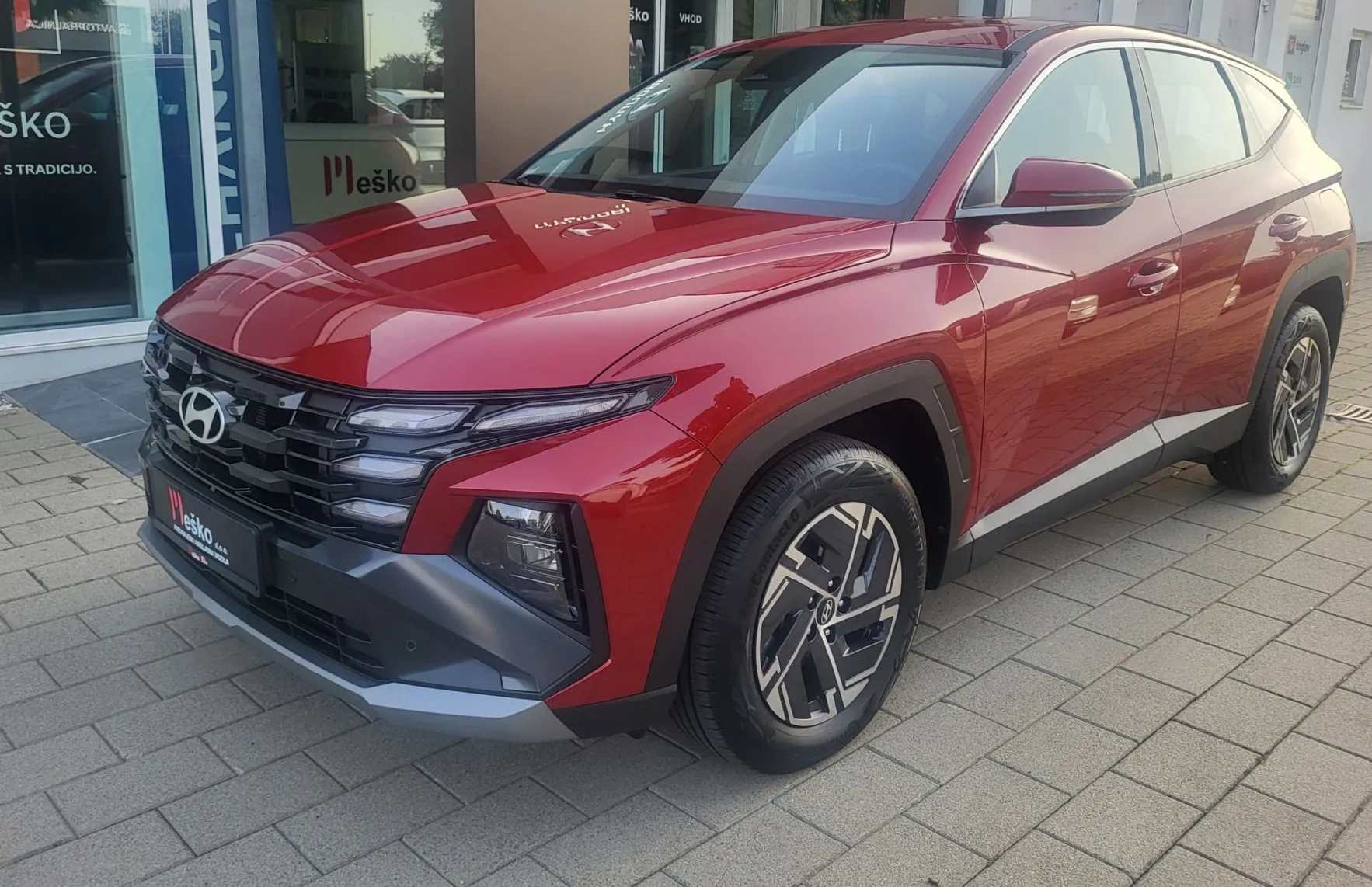 Zunanja slika - Hyundai Tucson - 1.6 T GDI slo-1last-tov.garancija-navi-pdc-kamera - 1