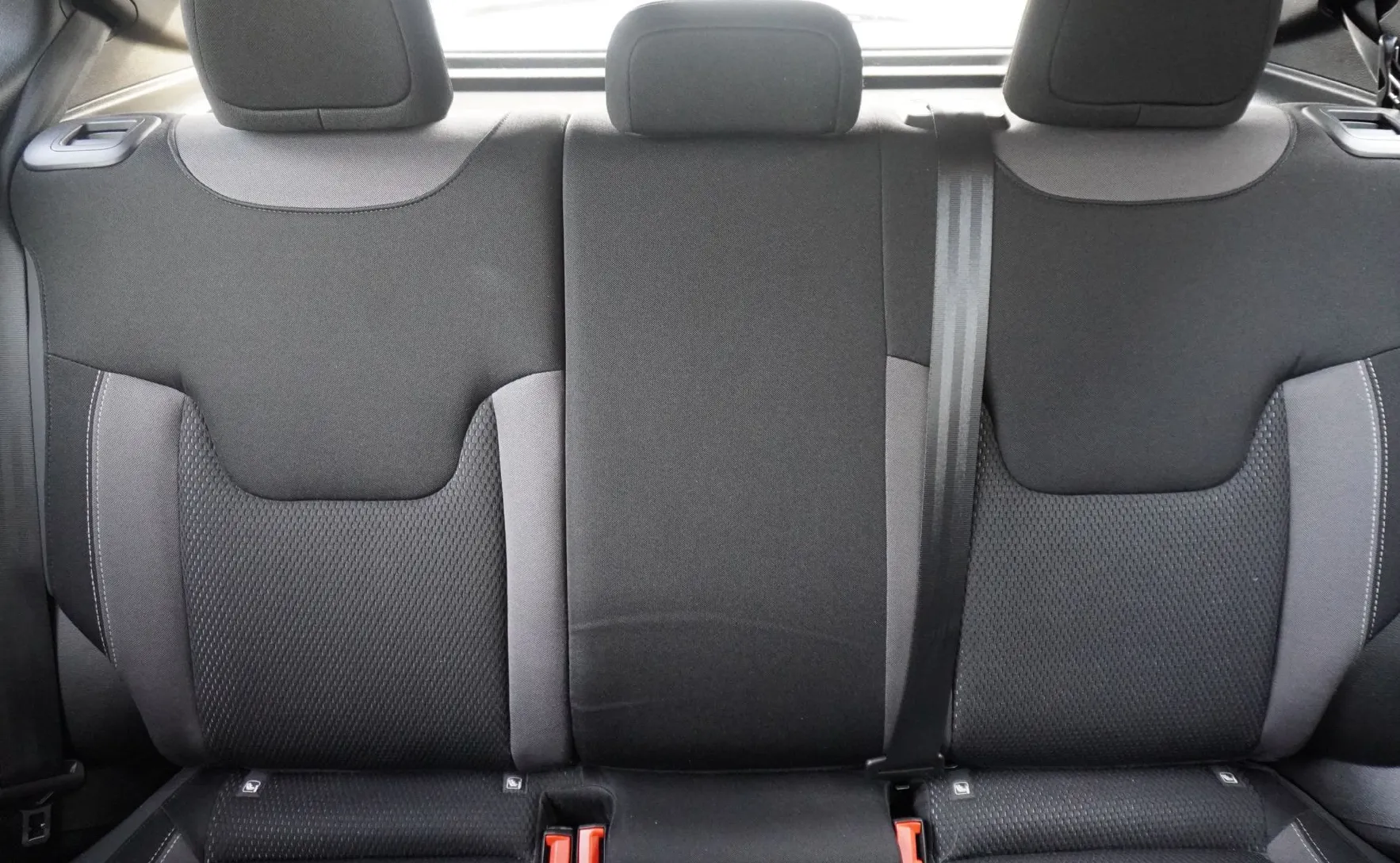 Zunanja slika - Jeep Renegade - 1.5 T4 DCT7 e-Hybrid Altitude - 12