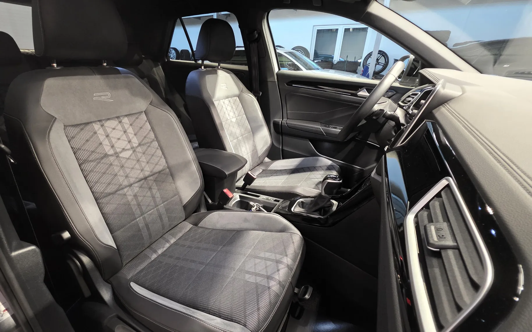 Zunanja slika - VW T-Roc - 1,5 TSI BMT R-Line DSG 1.LAST SLO VIRTUAL KAM iQLED - 18