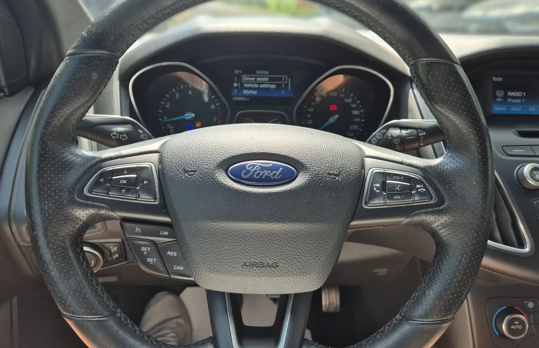 Zunanja slika - Ford Focus - ST-LINE 1.0 125PS M6-SLO-2.LAST-REDNO SERVISIRAN - 13