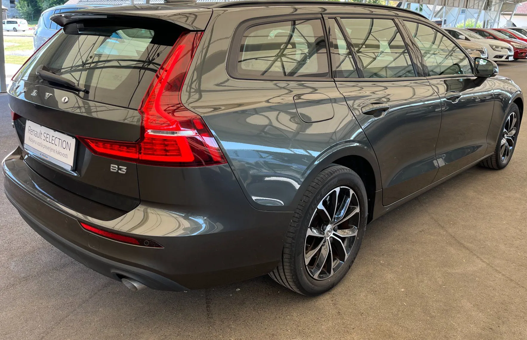 Zunanja slika - Volvo V60 - B3P Momentum Pro - 4