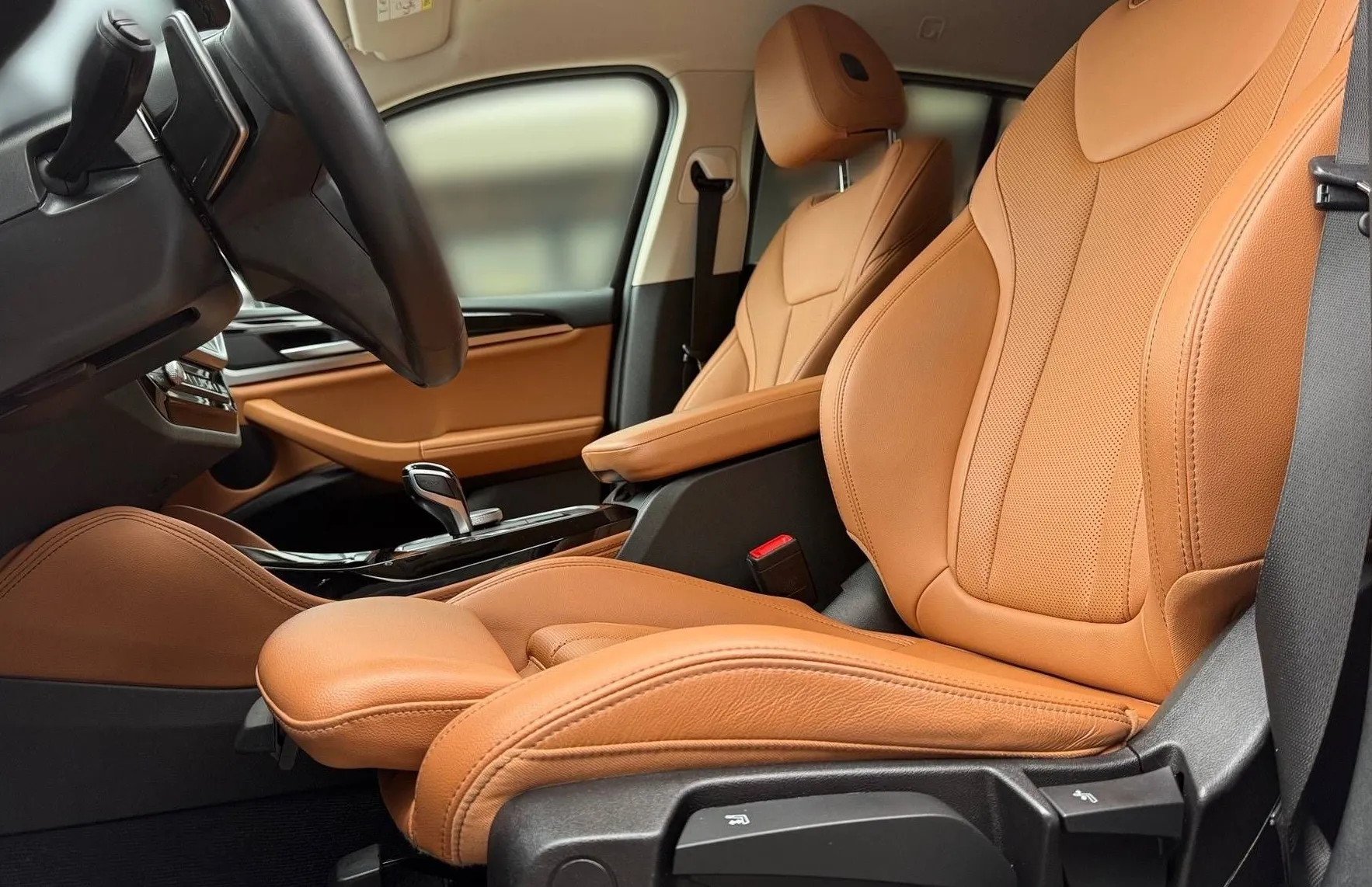 Zunanja slika - BMW X4 - serija : xDrive LCI MODEL •LED• USNJE• TOP • OBROKI• - 15
