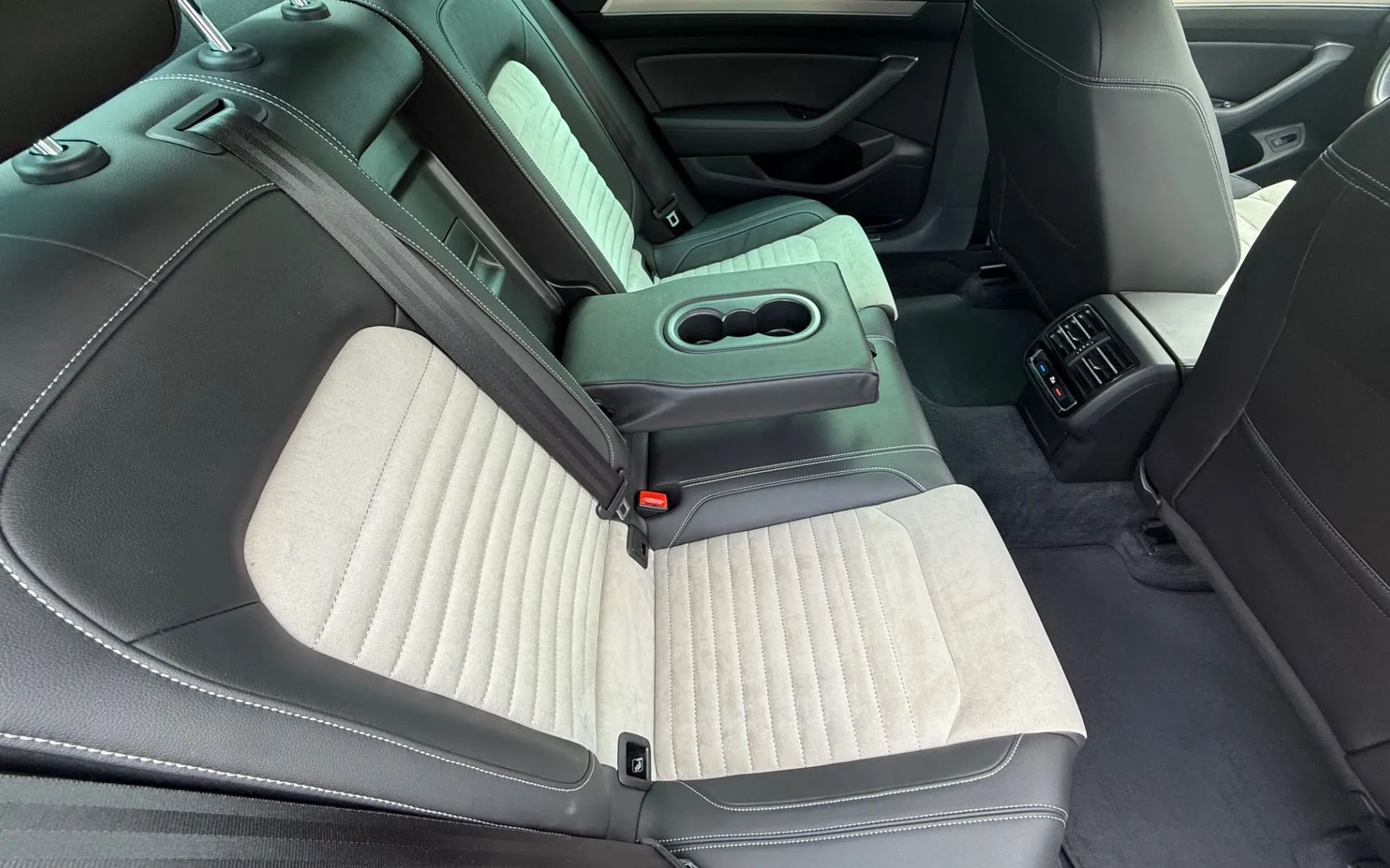 Zunanja slika - VW Passat - 2.0 TDI 4MOT avt. R-line-Virtual-Matrix-Kamera-F1 - 14