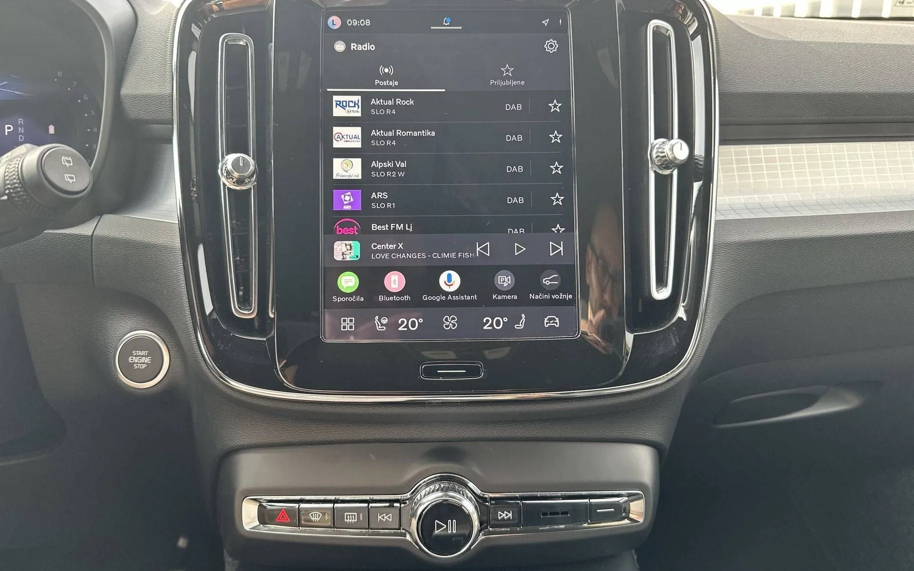 Notranja slika - Volvo XC40 - B3 P Core Avt. - 14