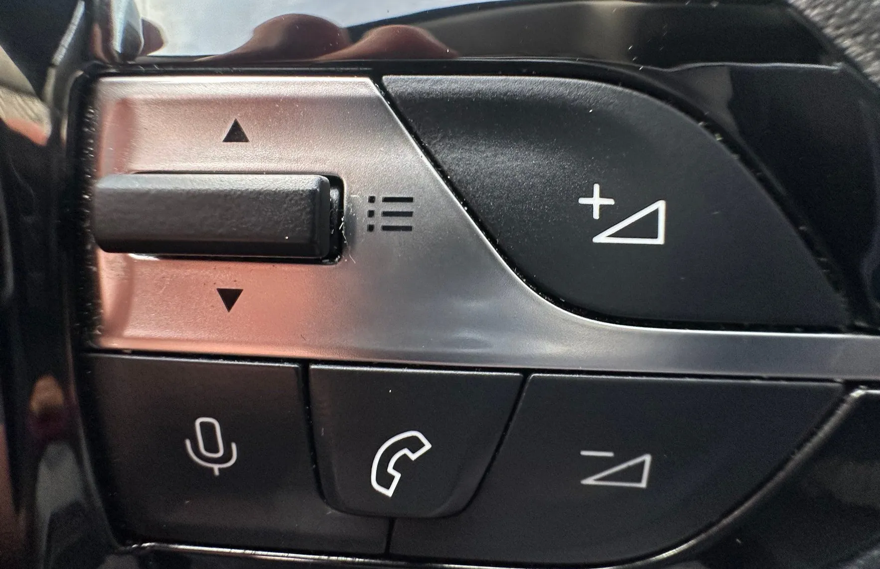 Zunanja slika - Peugeot 408 - 1.2 PureTech 96 KW.KAMERA.LED.USNJE.NAVI.2023 - 13