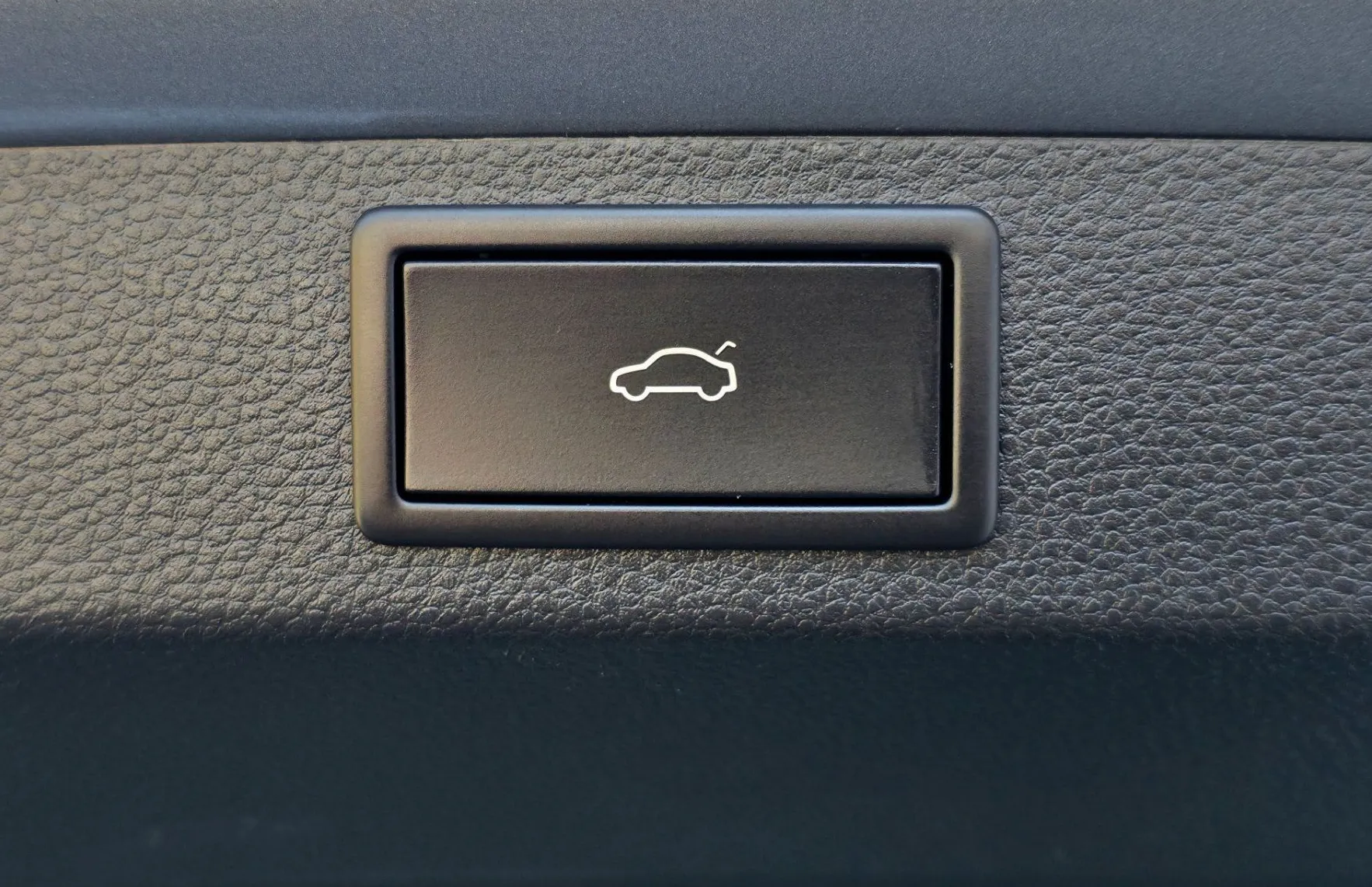 Zunanja slika - Škoda Karoq - 1.5TSI DSG Ambition •ACC•KAMERA•LANE•KEYLESS•17C• - 15