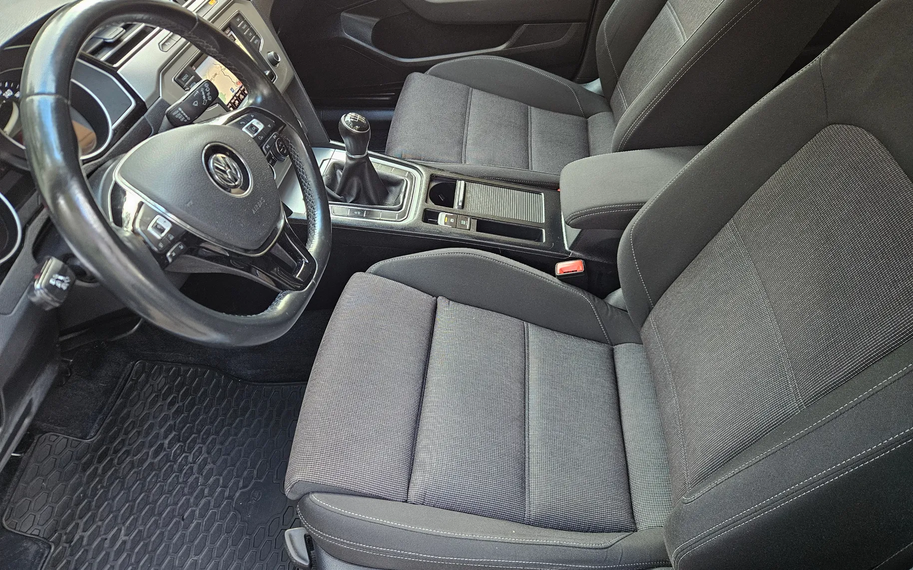 Notranja slika - Volkswagen Passat - Variant 2,0 TDI BMT Highline - 8