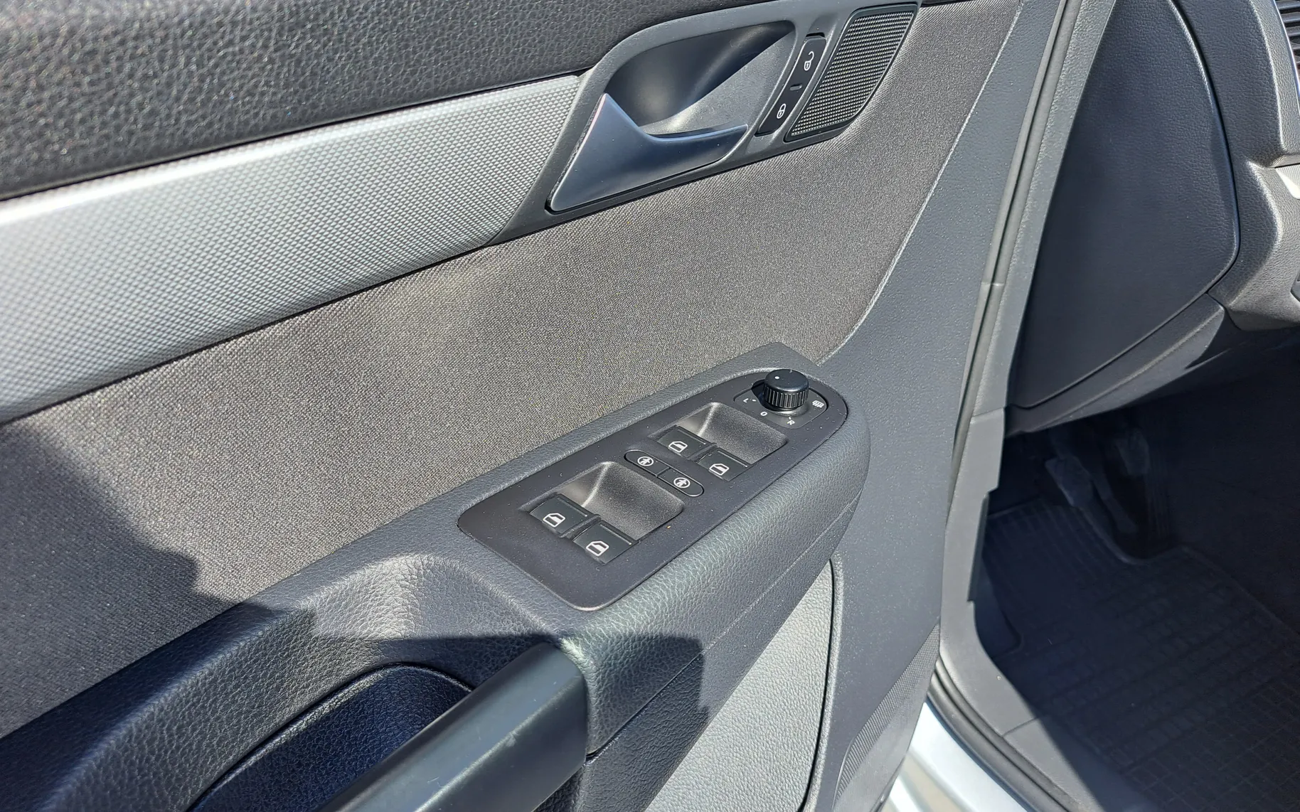 Notranja slika - Volkswagen Sharan - 2,0 TDI BlueMotion Technology Comfortline - 16