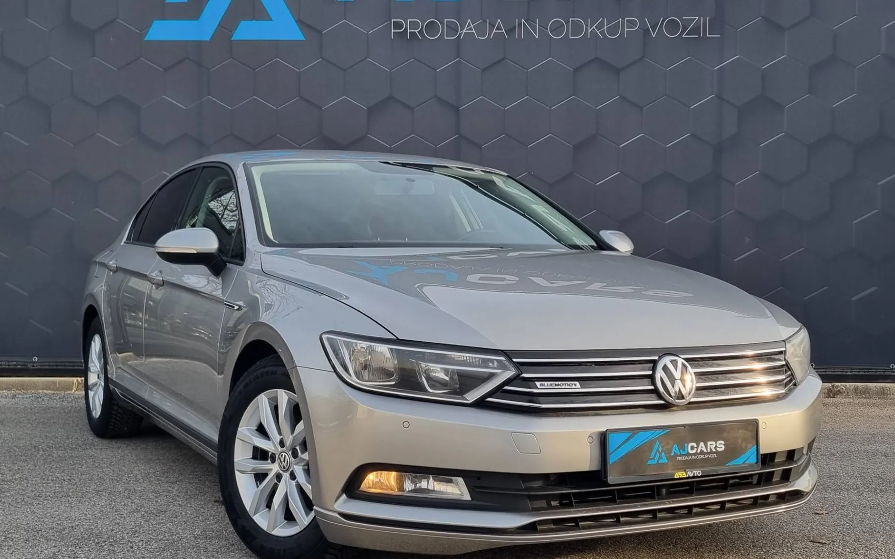 Zunanja slika - VW Passat - 1.6 TDI BMT Comfortline-2XPDC-Navi-Temp-Alu - 3