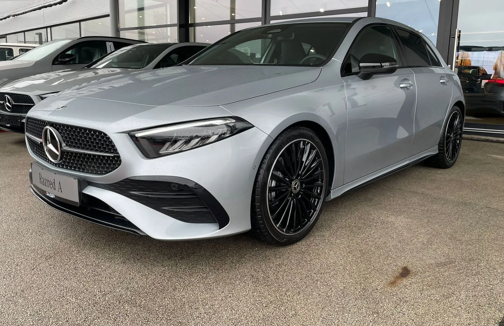 Zunanja slika - Mercedes-Benz A-Razred - A 180 AMG Line Edition - 2