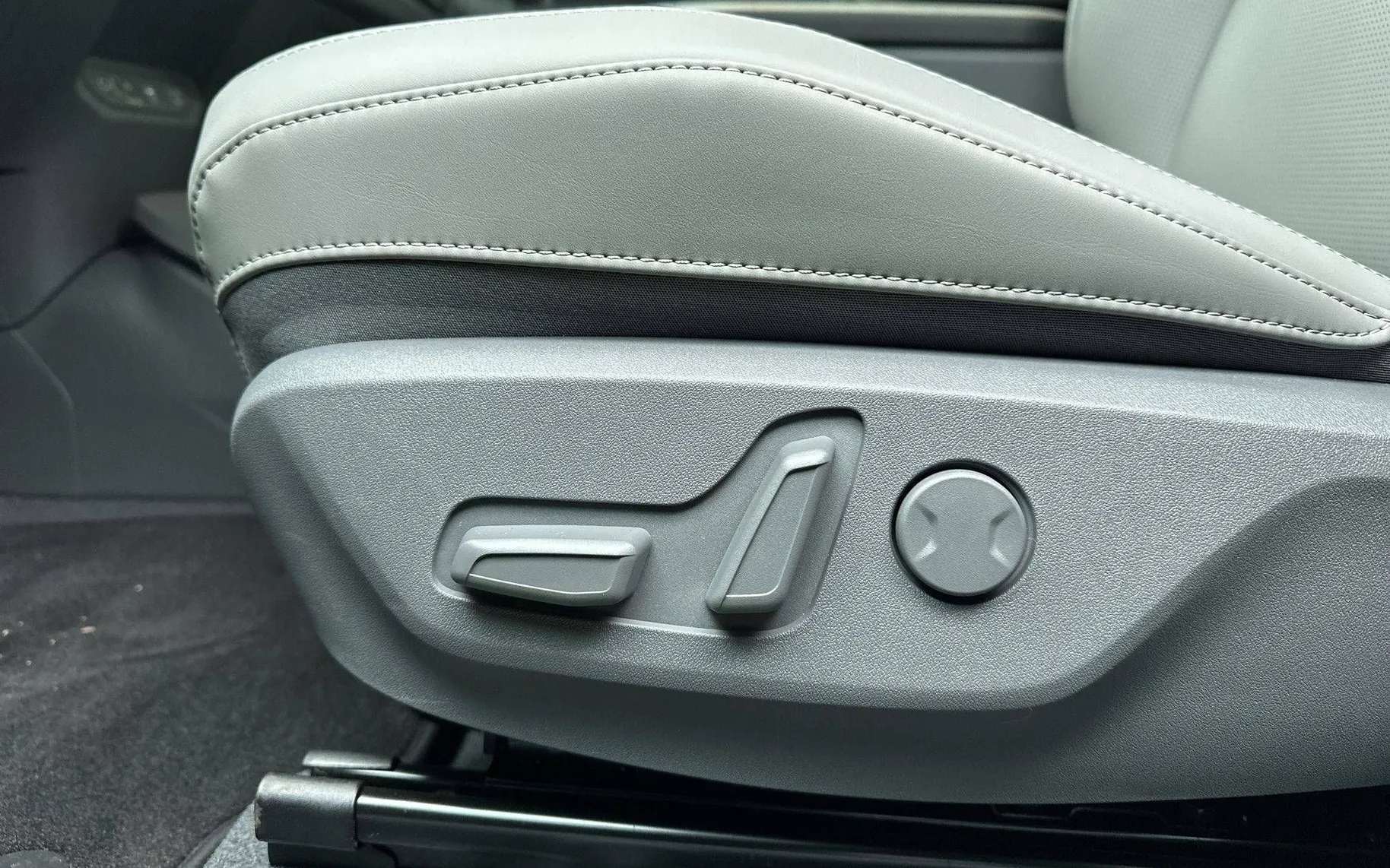Notranja slika - KIA EV3 - SKY 58.3 kWh baterija - 12