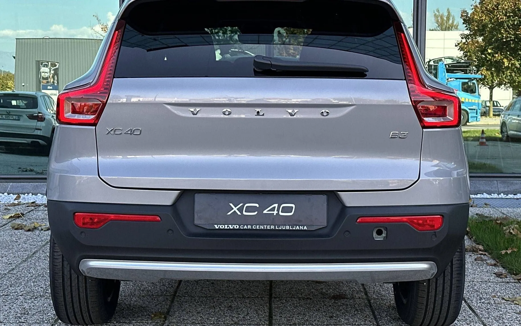 Zunanja slika - Volvo XC40 - B3 P Core AT DCT 3 leta garancije + 3 servisi... - 6
