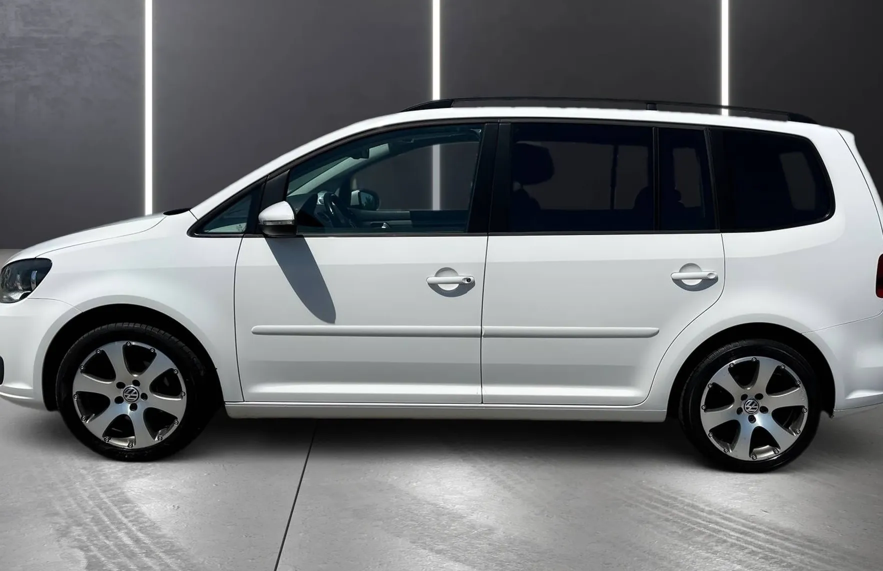 Zunanja slika - VW Touran - 1.6 TDI MOŽNOST FINANCIRANJA BREZ POLOGA - 4